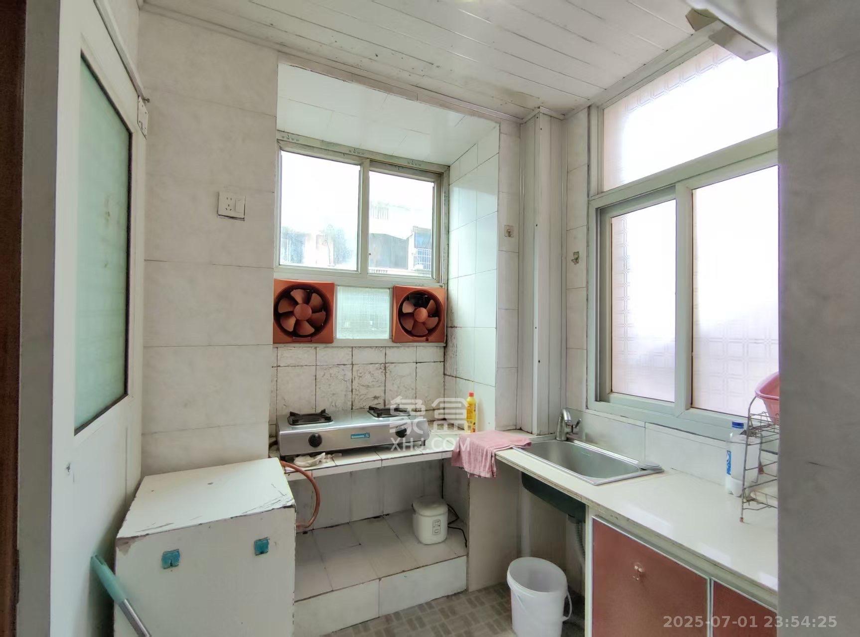 五金矿产进出口集团公司宿舍 2室1厅1卫 1600.0元/月 五金矿产进出口集团公司宿舍 2室1厅1卫 1600.0元/月室内图