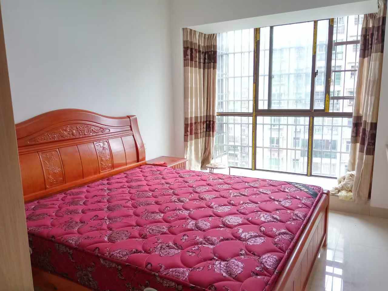明兴翰苑一期  3室2厅2卫   65.00万客厅