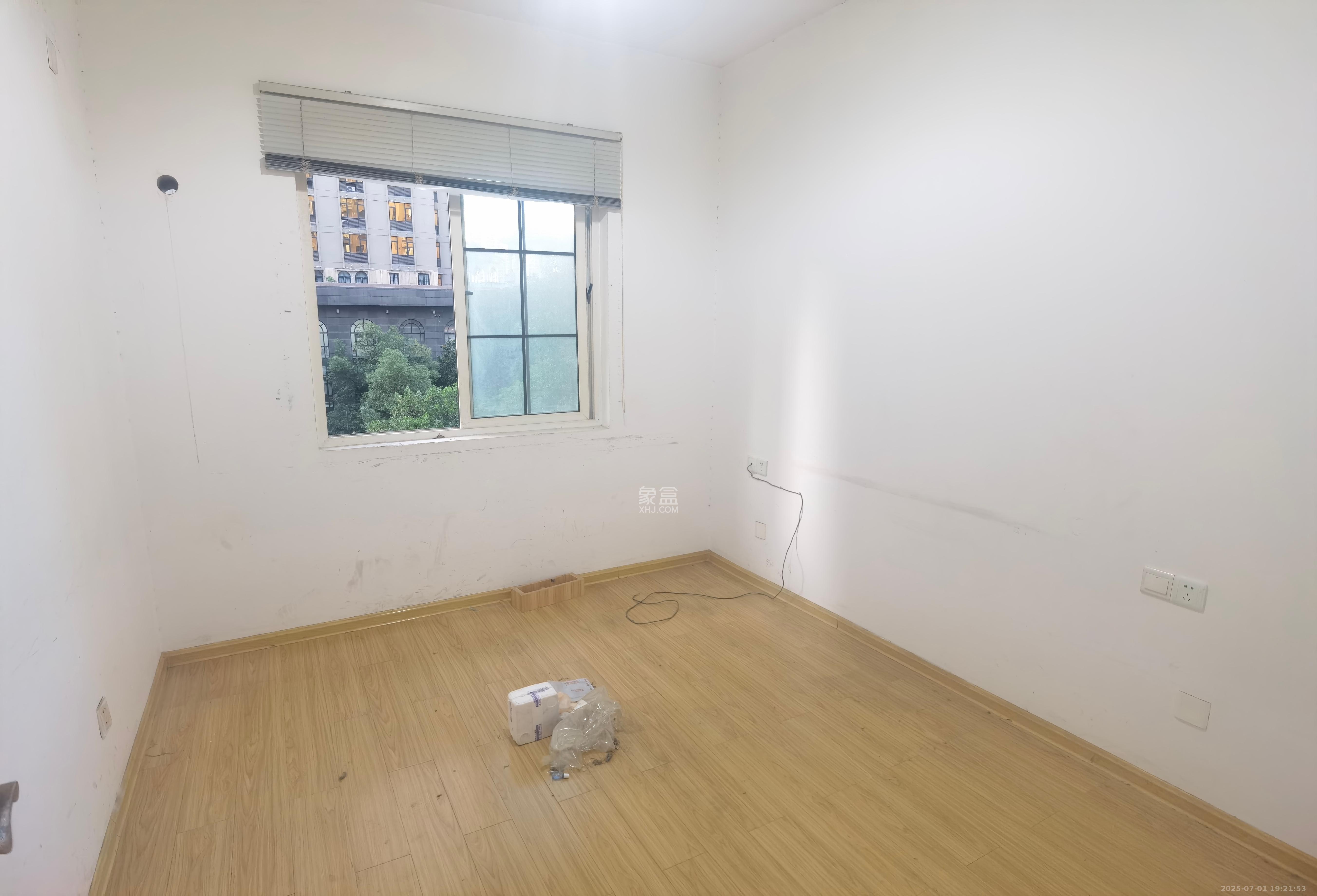 沁园春御院  3室2厅2卫   3200.00元/月室内图