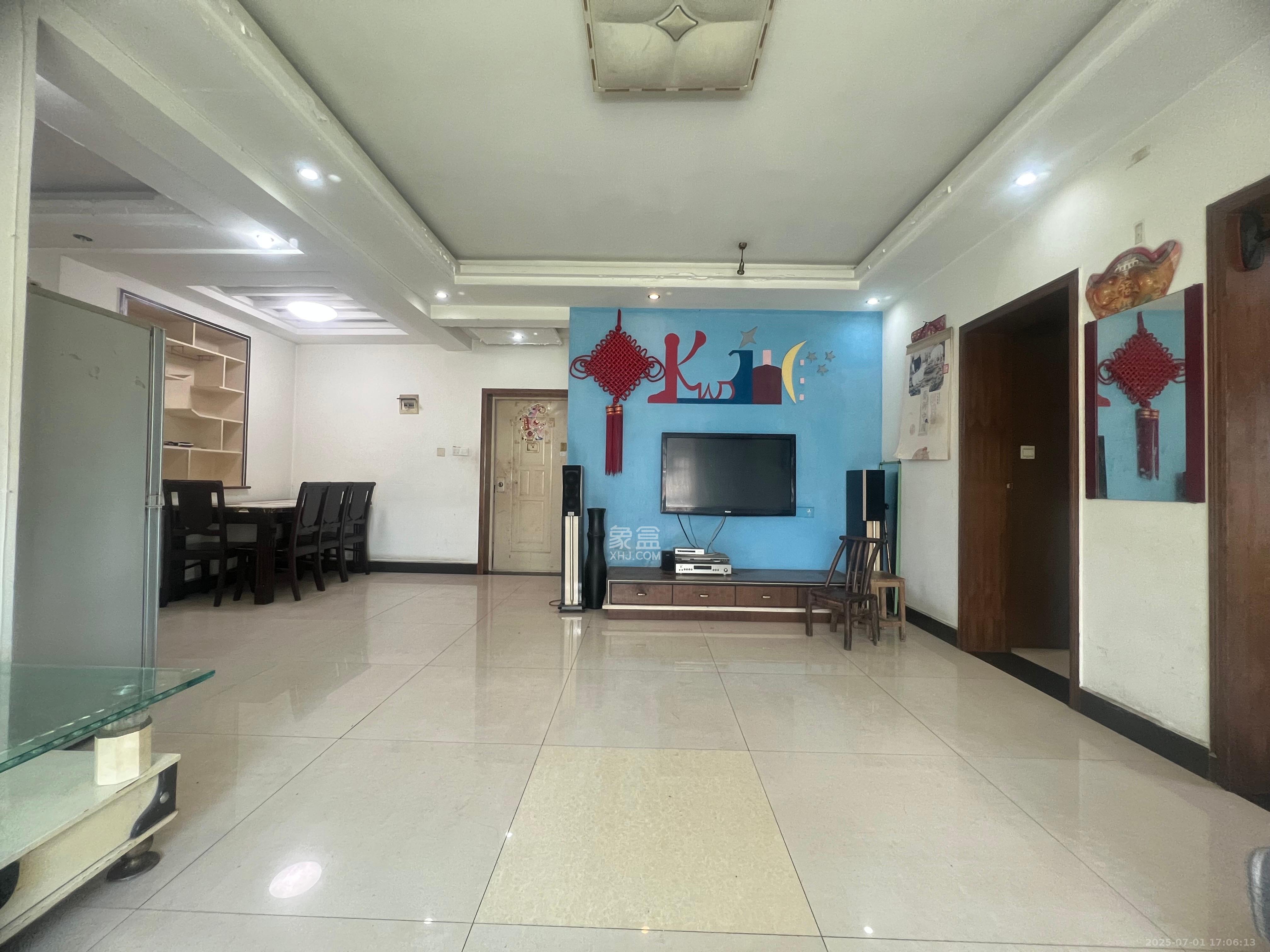 中南汽车世界 3室2厅2卫 1500.0元/月 中南汽车世界 3室2厅2卫 1500.0元/月室内图