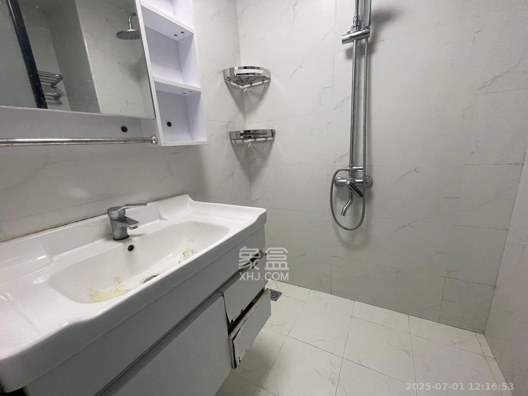 荣悦台 1室1厅1卫 1800.0元/月 荣悦台 1室1厅1卫 1800.0元/月室内图