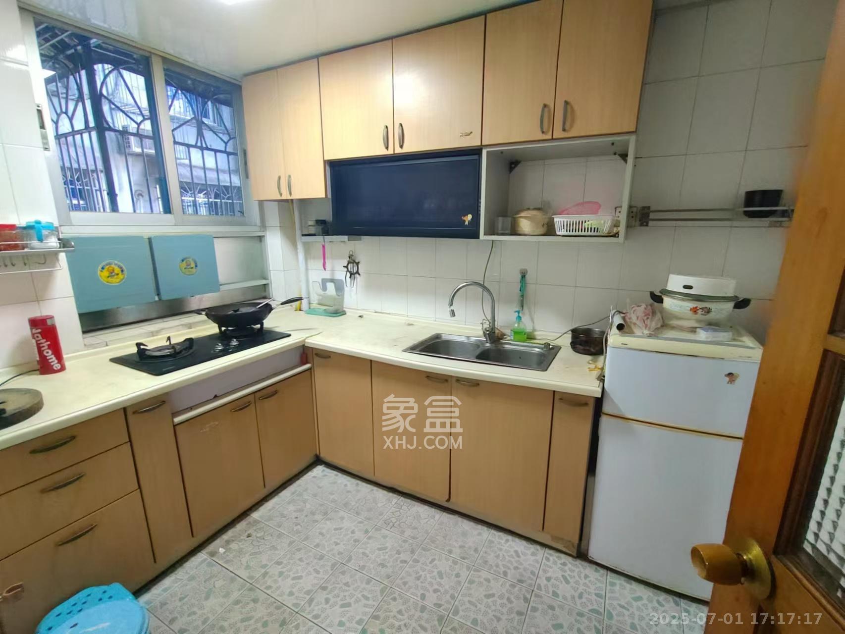 鸿园小区  3室2厅2卫   3000.00元/月室内图