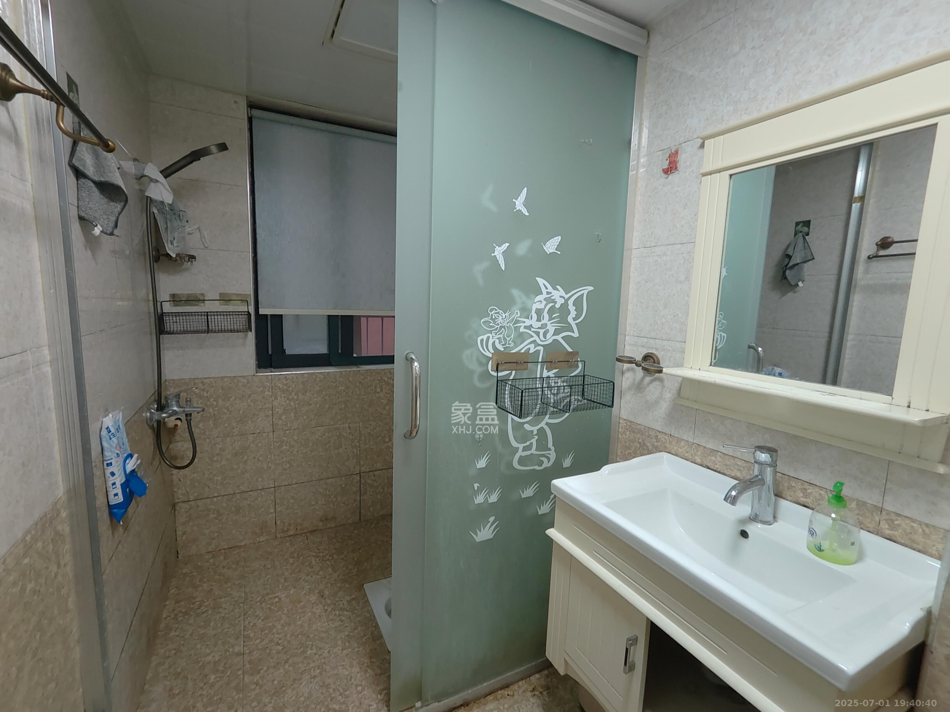 龙吉湾小区(龙瑞尚苑) 3室2厅1卫 2200.0元/月 龙吉湾小区(龙瑞尚苑) 3室2厅1卫 2200.0元/月室内图