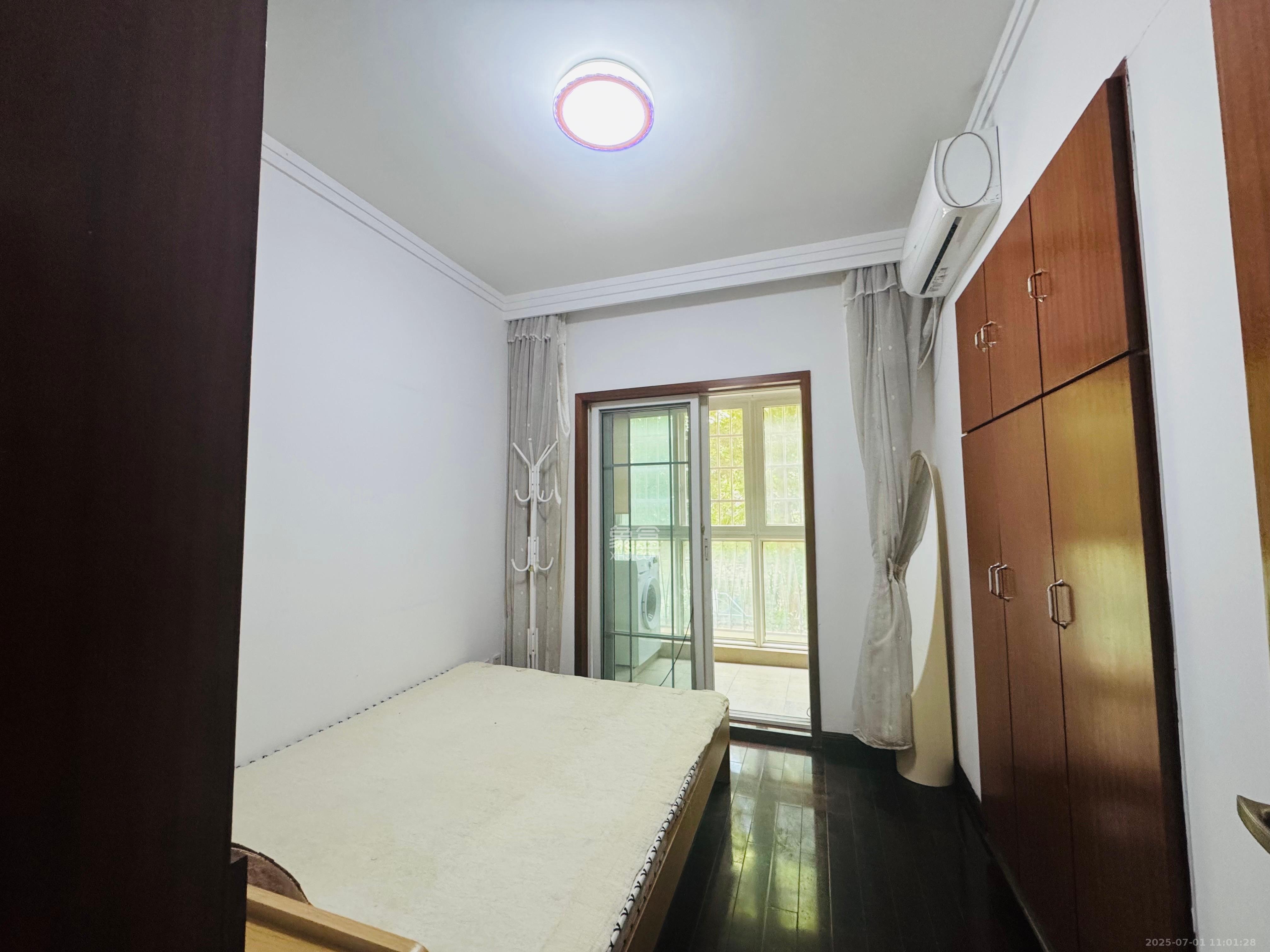 鸿铭中心  3室2厅1卫   3200.00元/月室内图