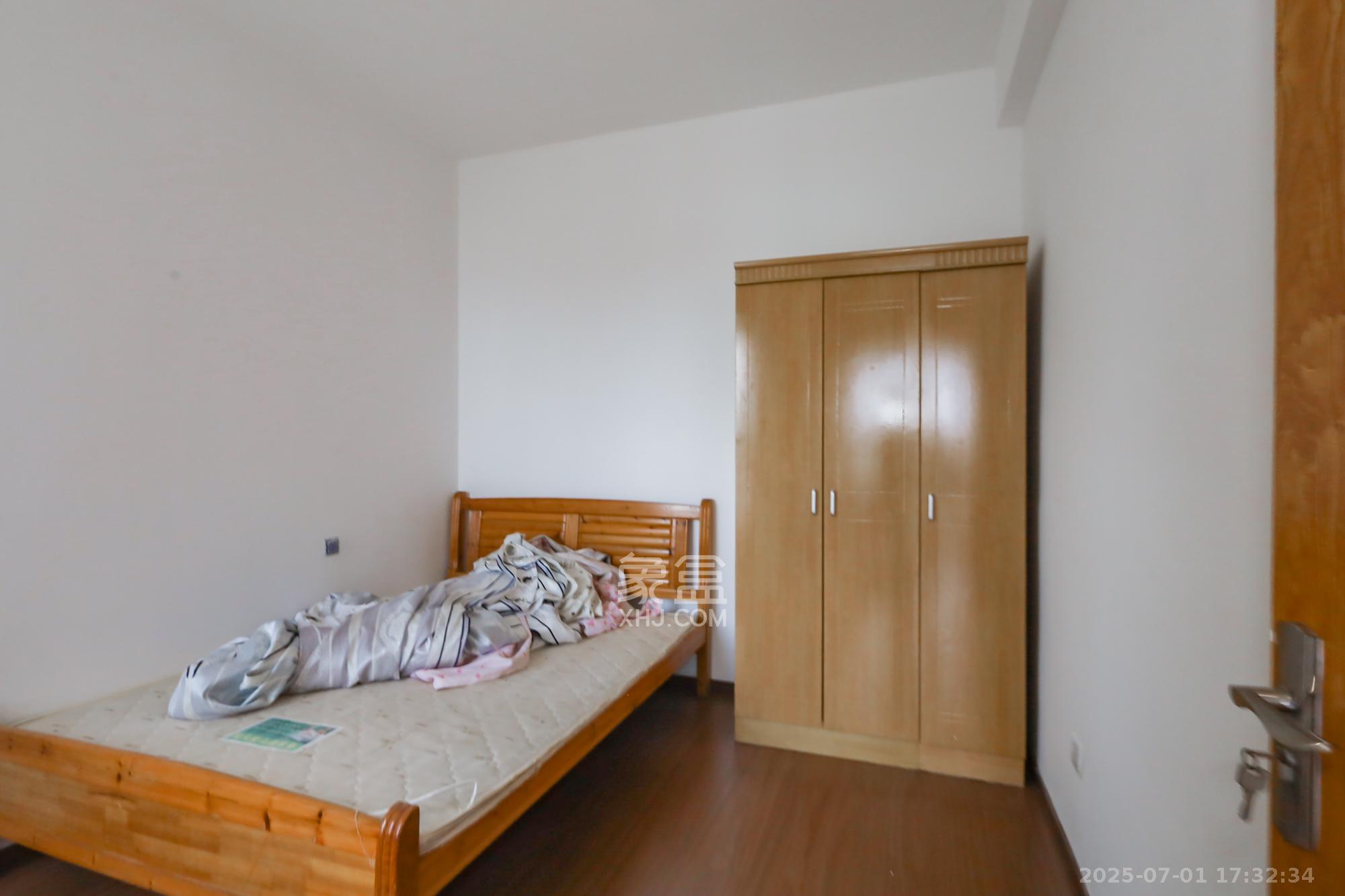 华韵城市海岸(城市水岸苑)  2室2厅1卫    85.0万 华韵城市海岸(城市水岸苑)  2室2厅1卫    85.0万卧室