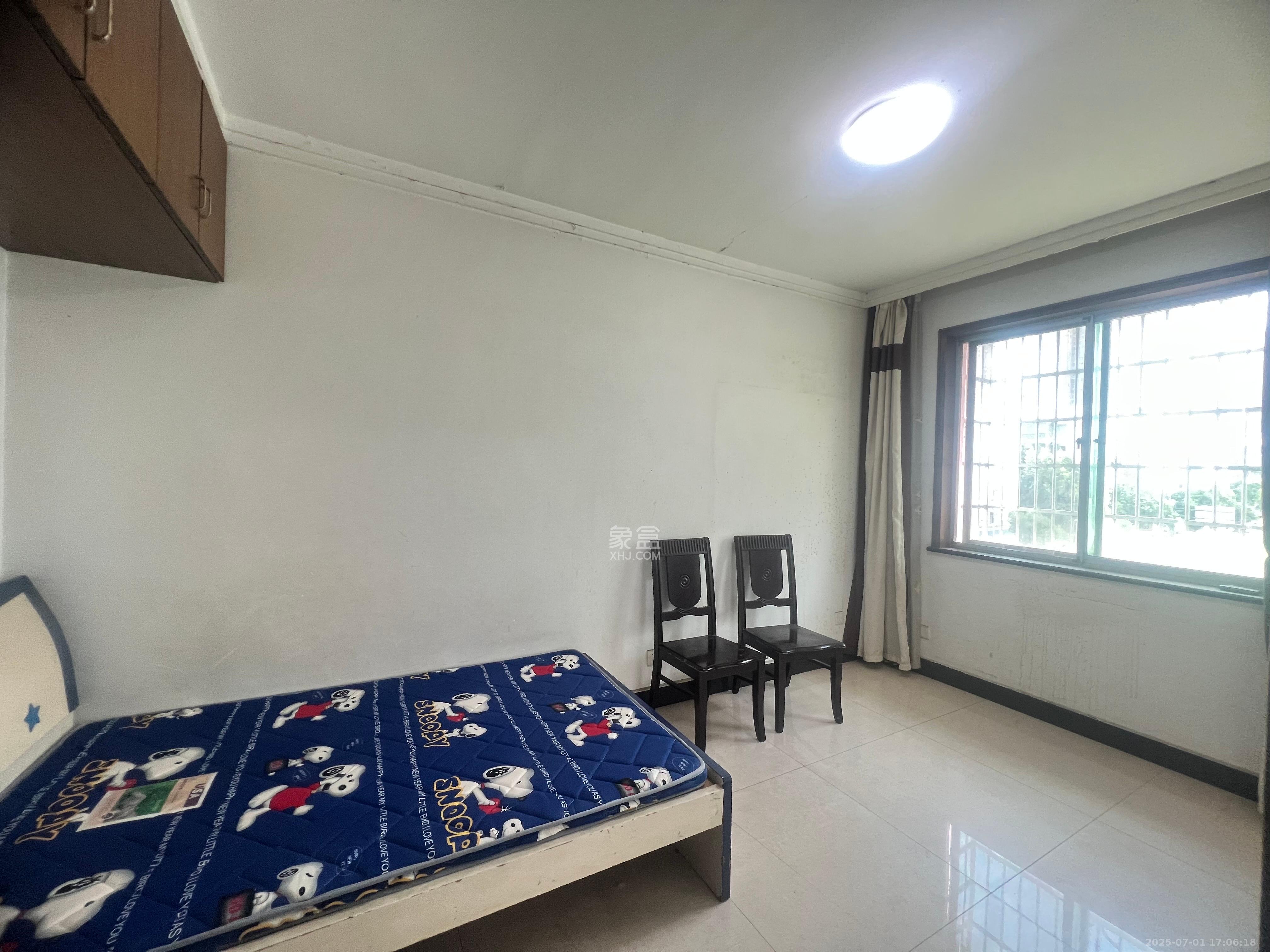 中南汽车世界 3室2厅2卫 1500.0元/月 中南汽车世界 3室2厅2卫 1500.0元/月室内图