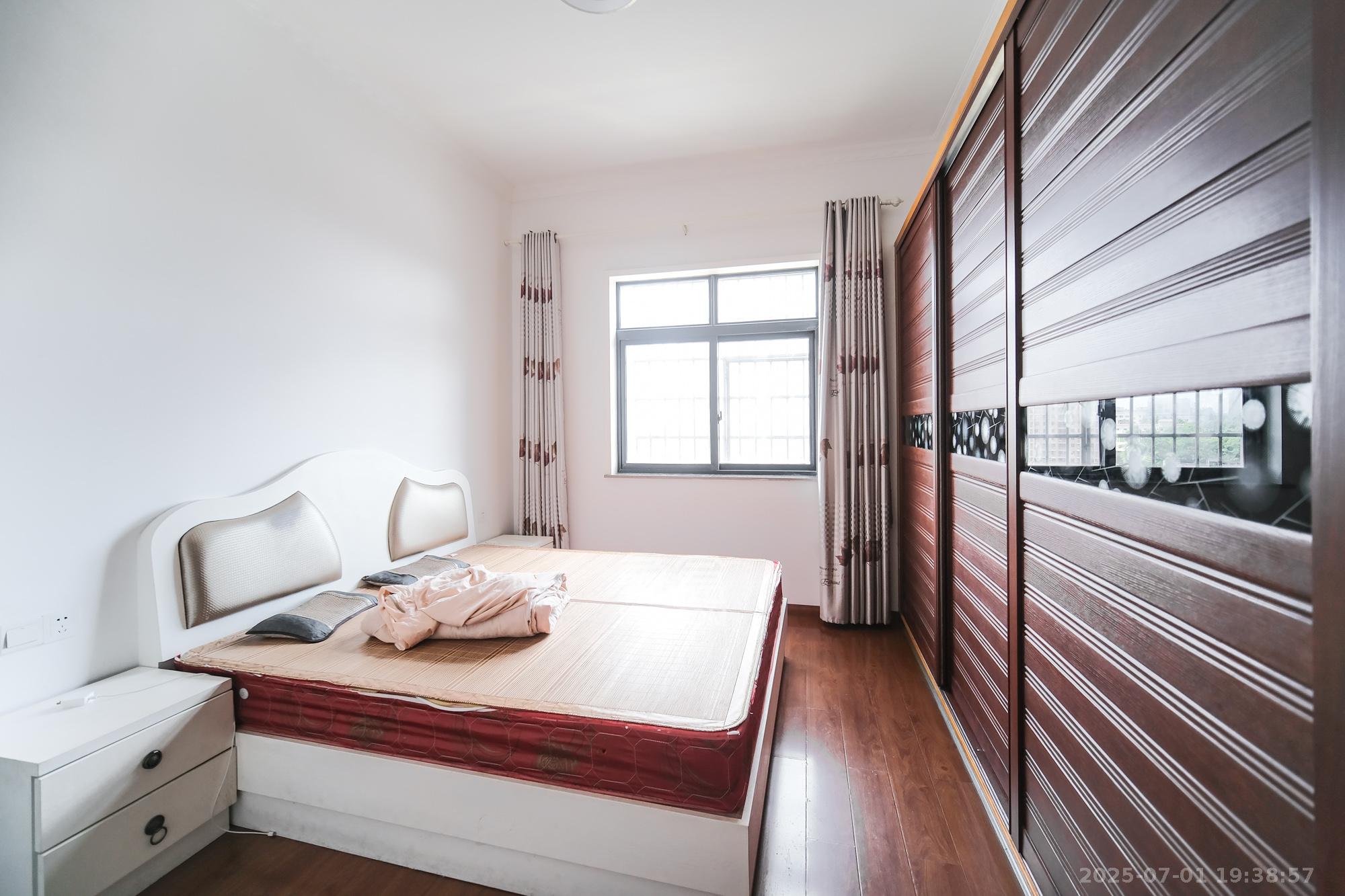 红树湾 3室2厅1卫 80.0万 红树湾 3室2厅1卫 80.0万卧室