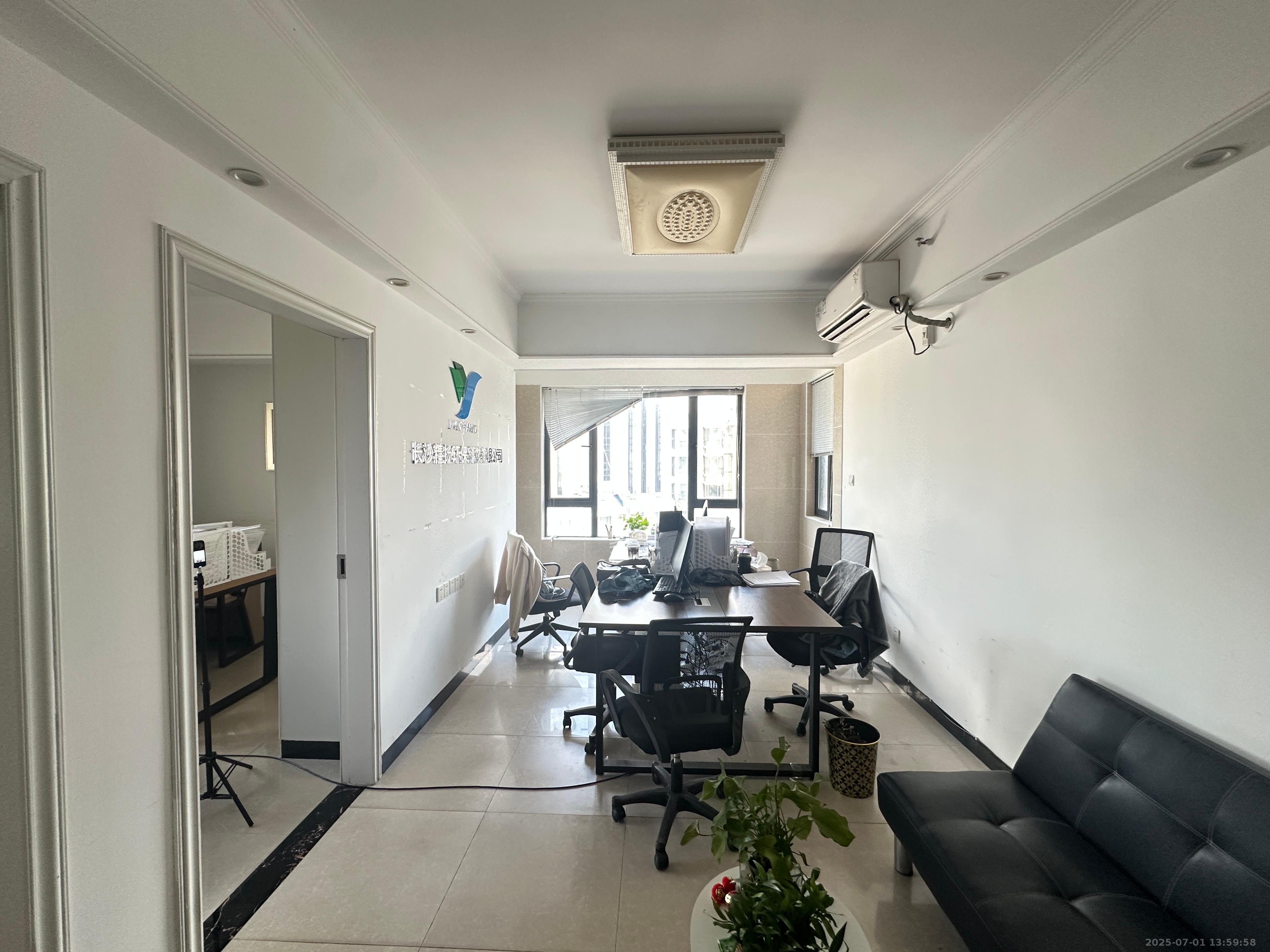 半山公馆(半山国际中心) 1室1厅1卫 2500.0元/月 半山公馆(半山国际中心) 1室1厅1卫 2500.0元/月室内图