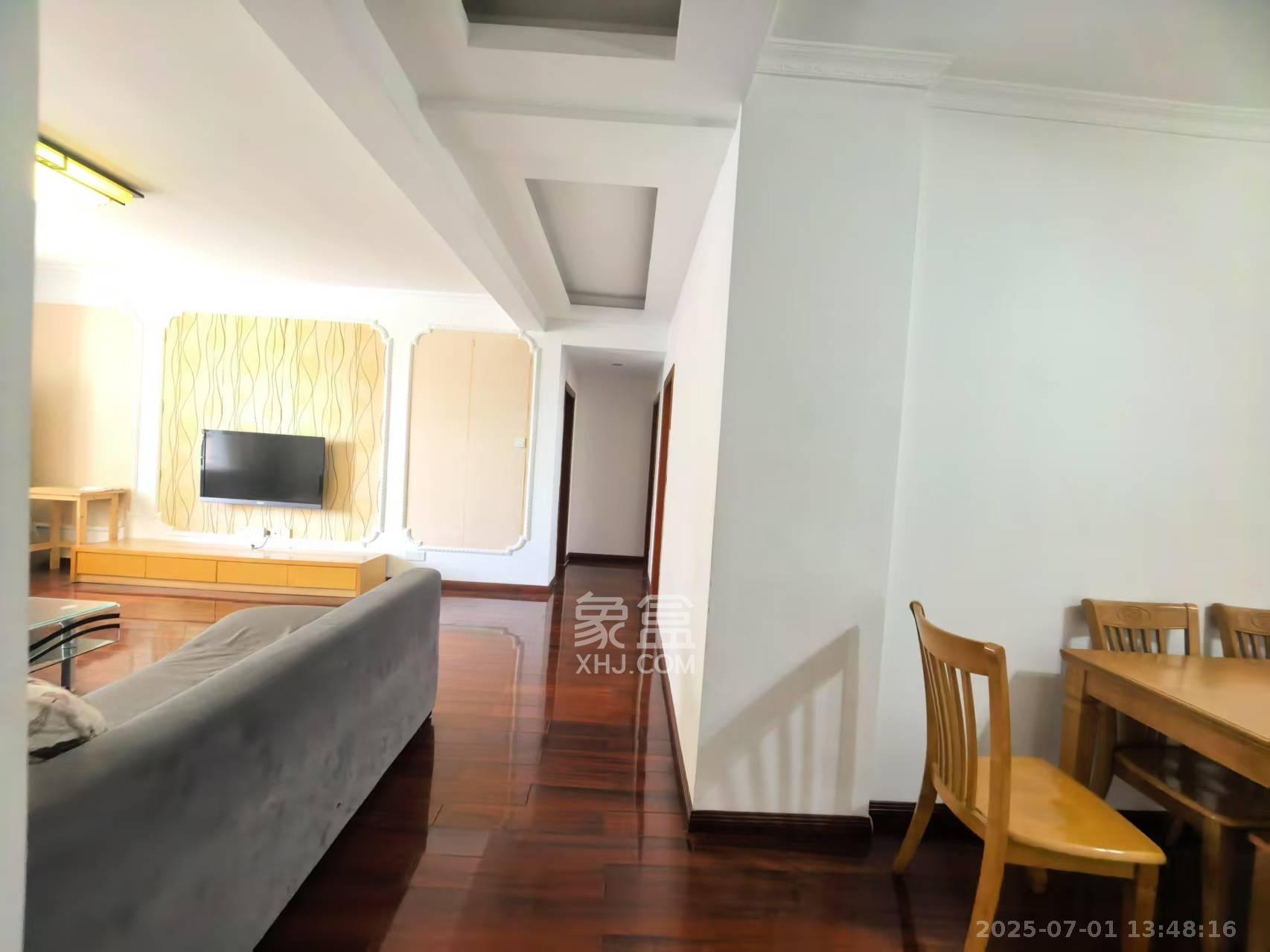 海拔东方  3室2厅2卫    2600.0元/月室内图