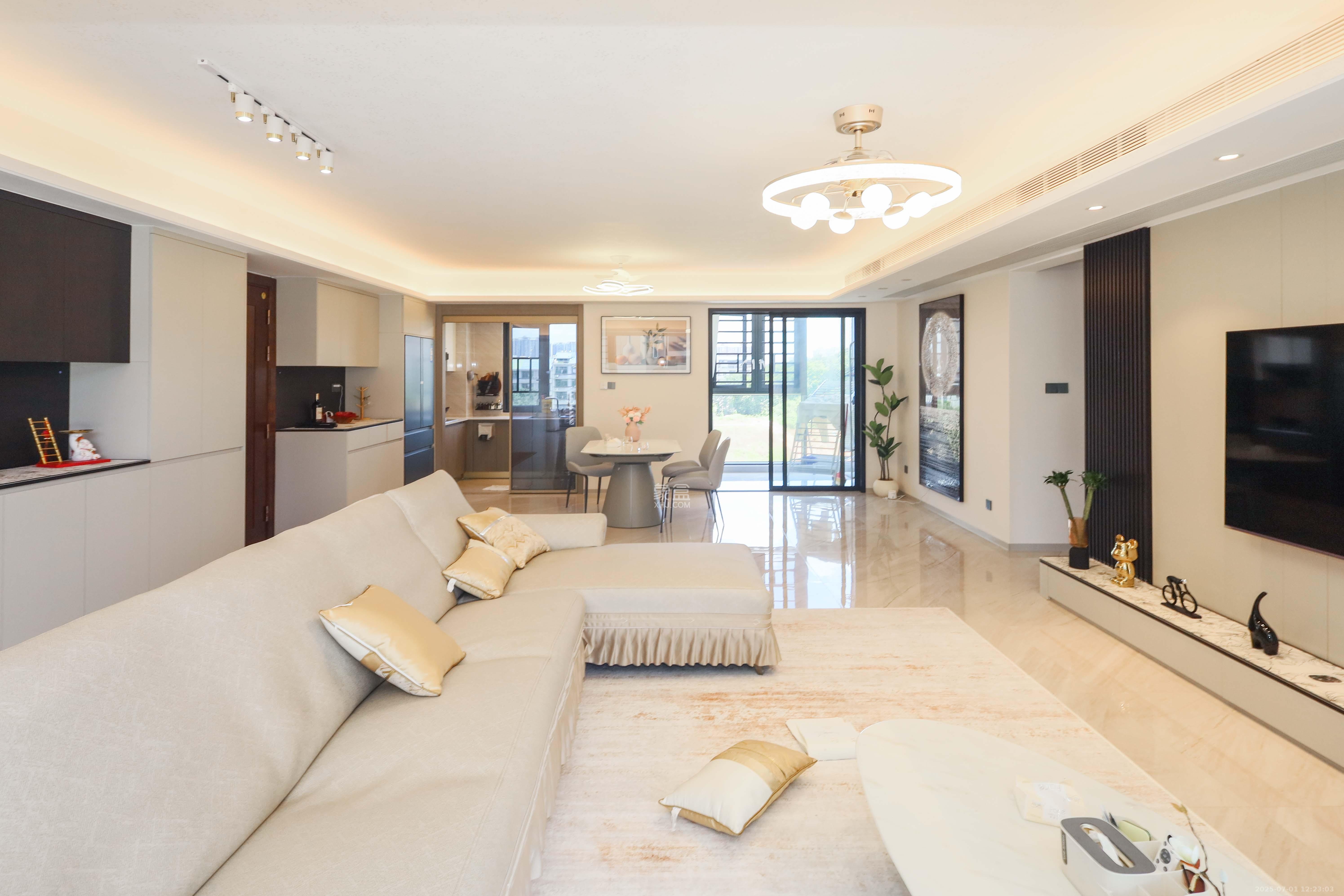 碧桂园博萃梅溪 4室2厅2卫 173.0万 碧桂园博萃梅溪 4室2厅2卫 173.0万客厅