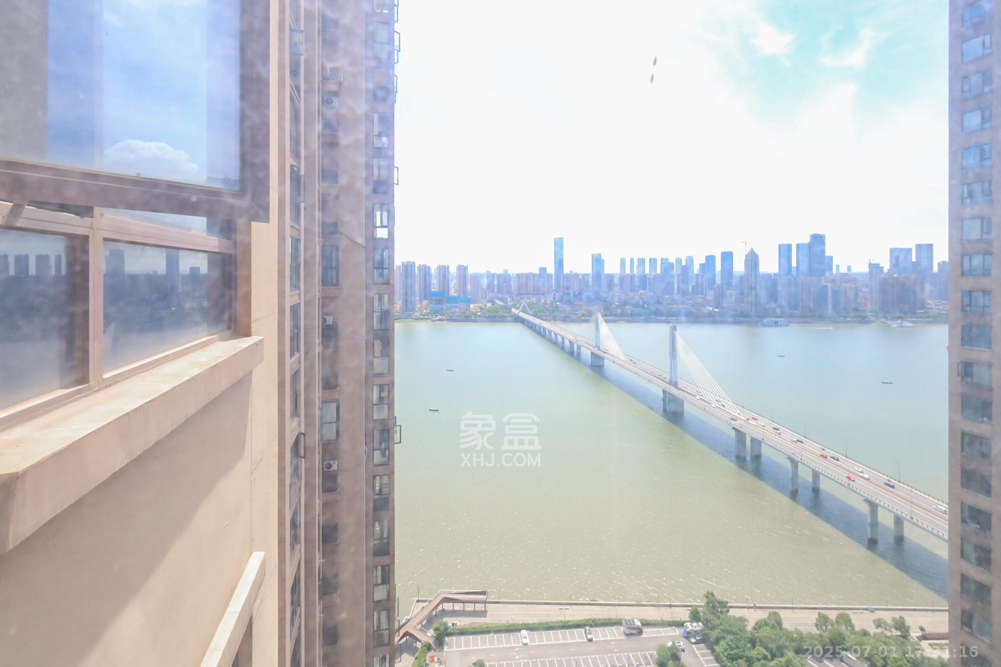 世茂外滩里(世茂铂翠湾三期)  3室2厅1卫    158.0万 世茂外滩里(世茂铂翠湾三期)  3室2厅1卫    158.0万其他