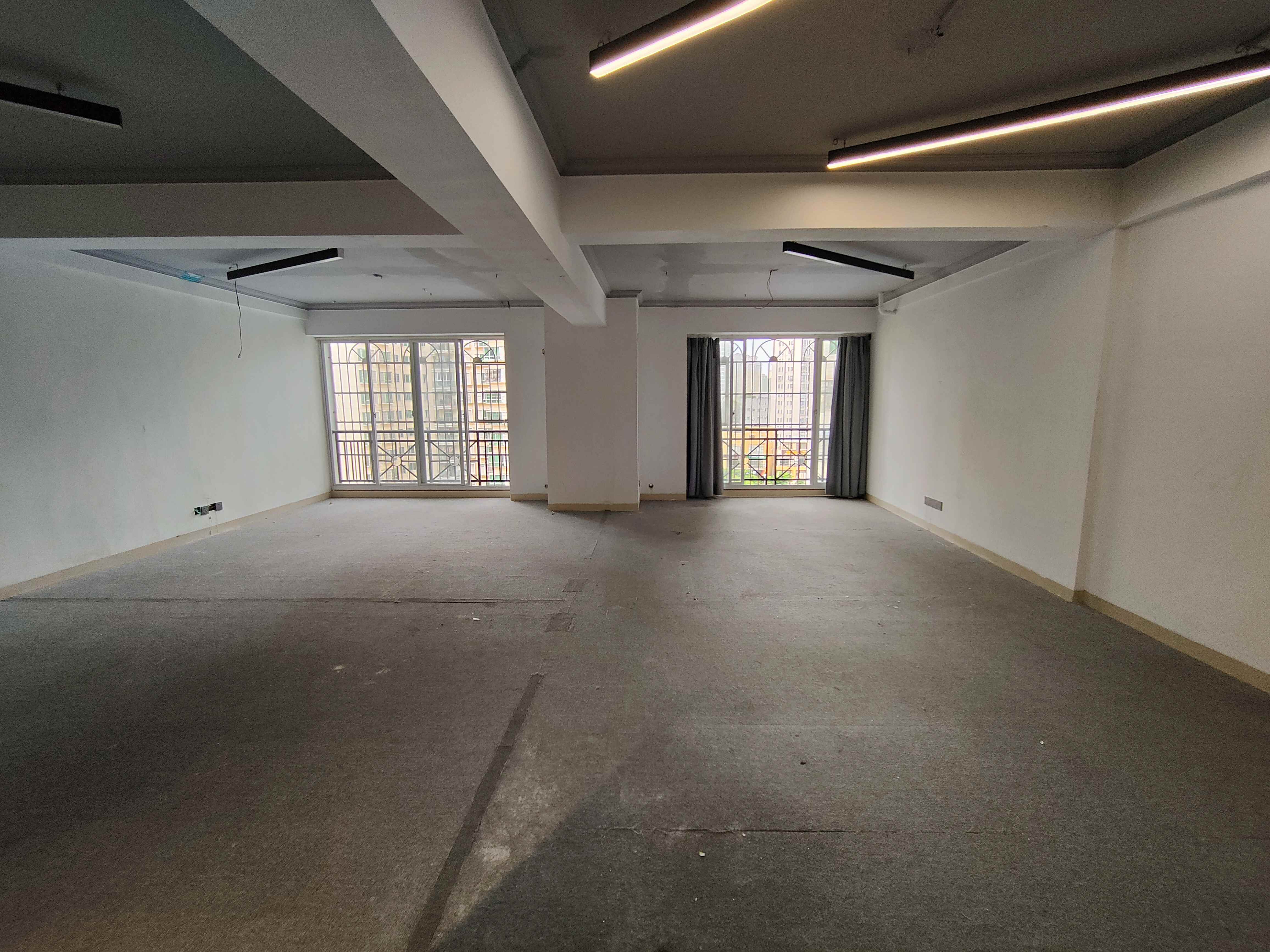 兴力国际大厦 3室2厅2卫 5300.0元/月 兴力国际大厦 3室2厅2卫 5300.0元/月室内图