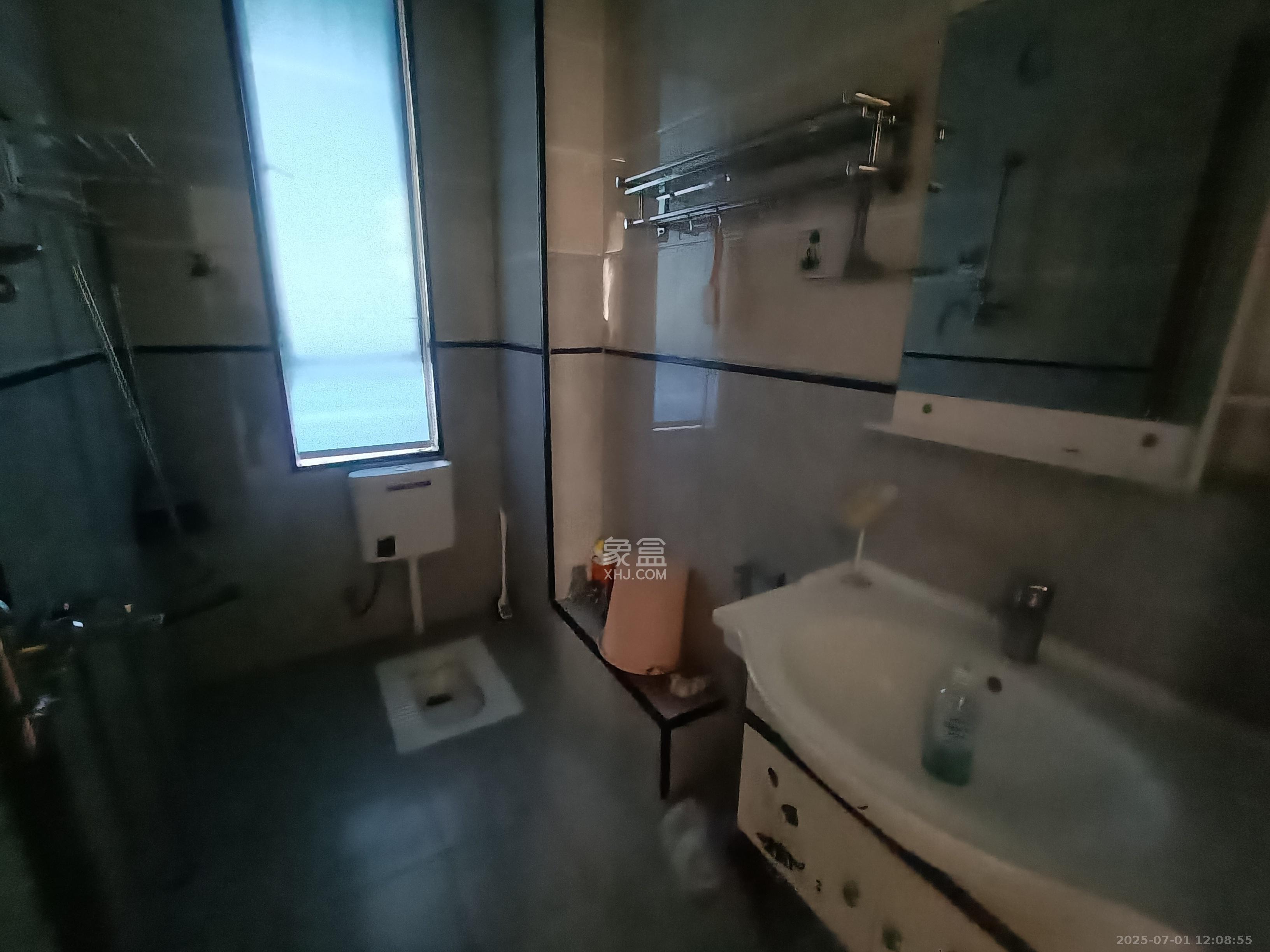 保利麓谷林语A区  3室2厅1卫    2300.0元/月 保利麓谷林语A区  3室2厅1卫    2300.0元/月室内图