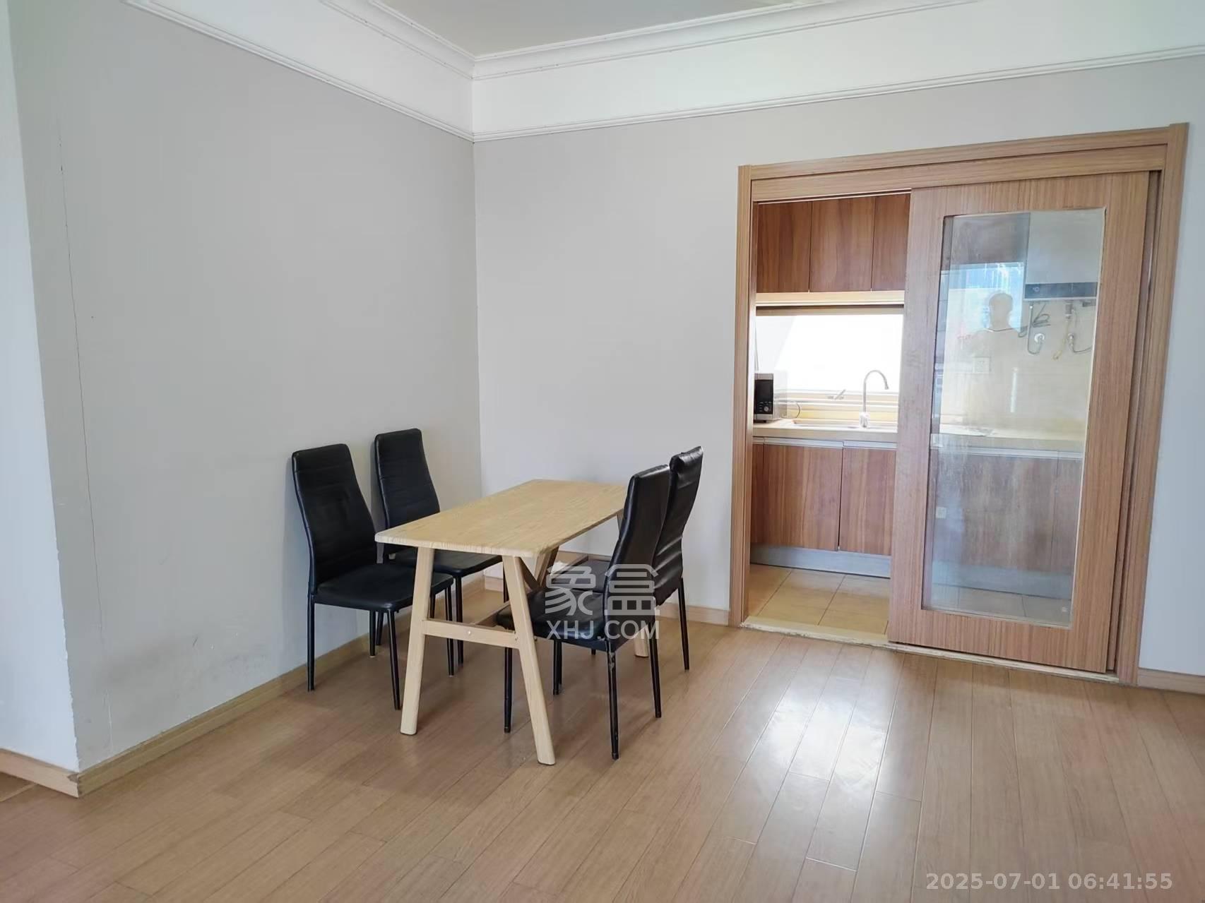 麓谷小镇 4室2厅2卫 3200.0元/月 麓谷小镇 4室2厅2卫 3200.0元/月室内图