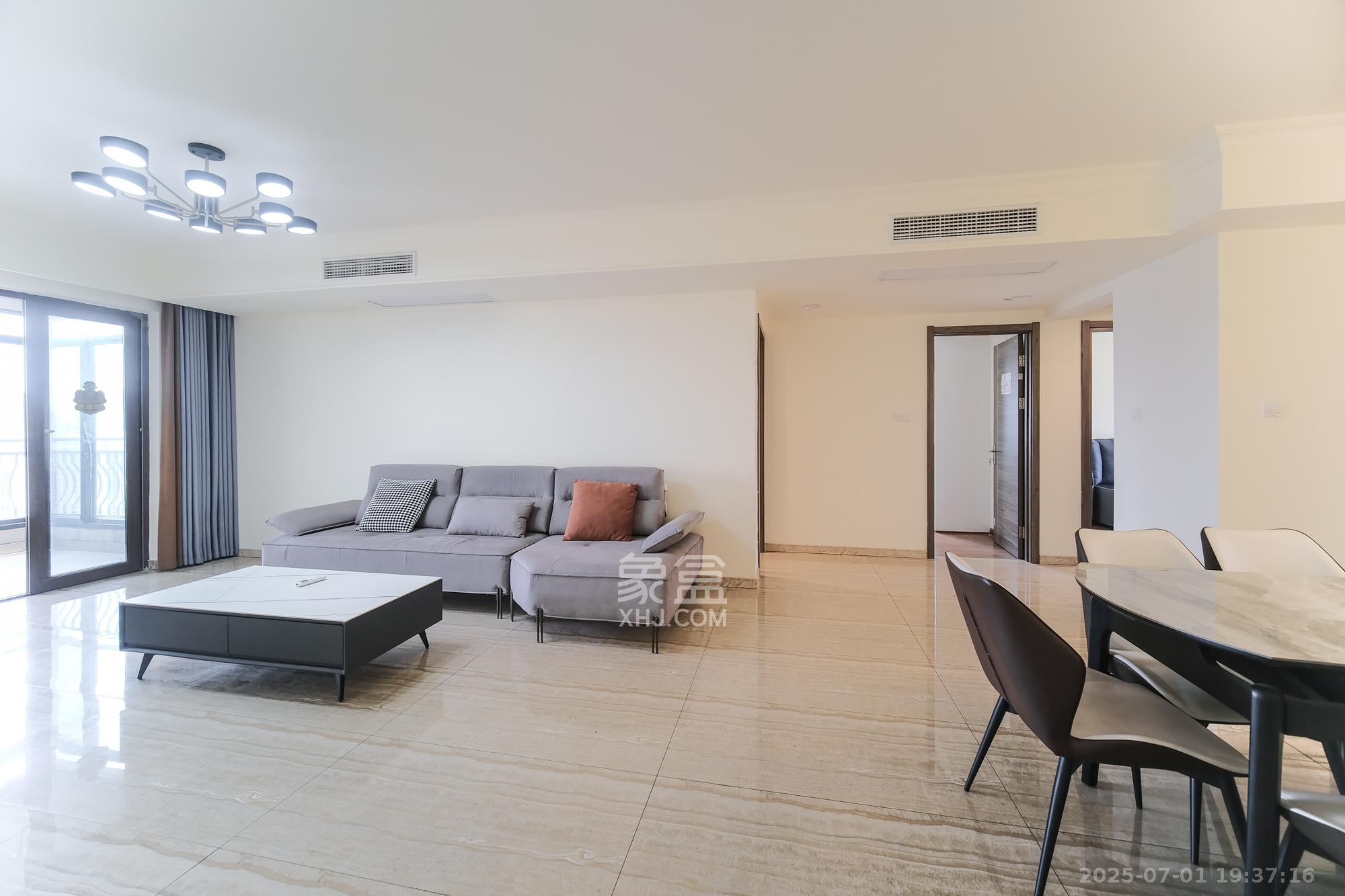 碧桂园翘楚棠 4室2厅1卫 150.0万 碧桂园翘楚棠 4室2厅1卫 150.0万客厅