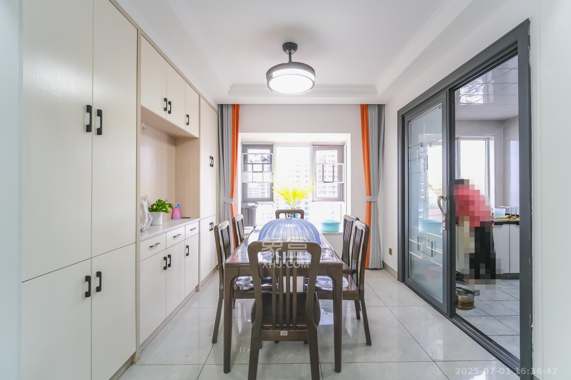 荣盛花语城  3室2厅2卫    96.0万 荣盛花语城  3室2厅2卫    96.0万客厅