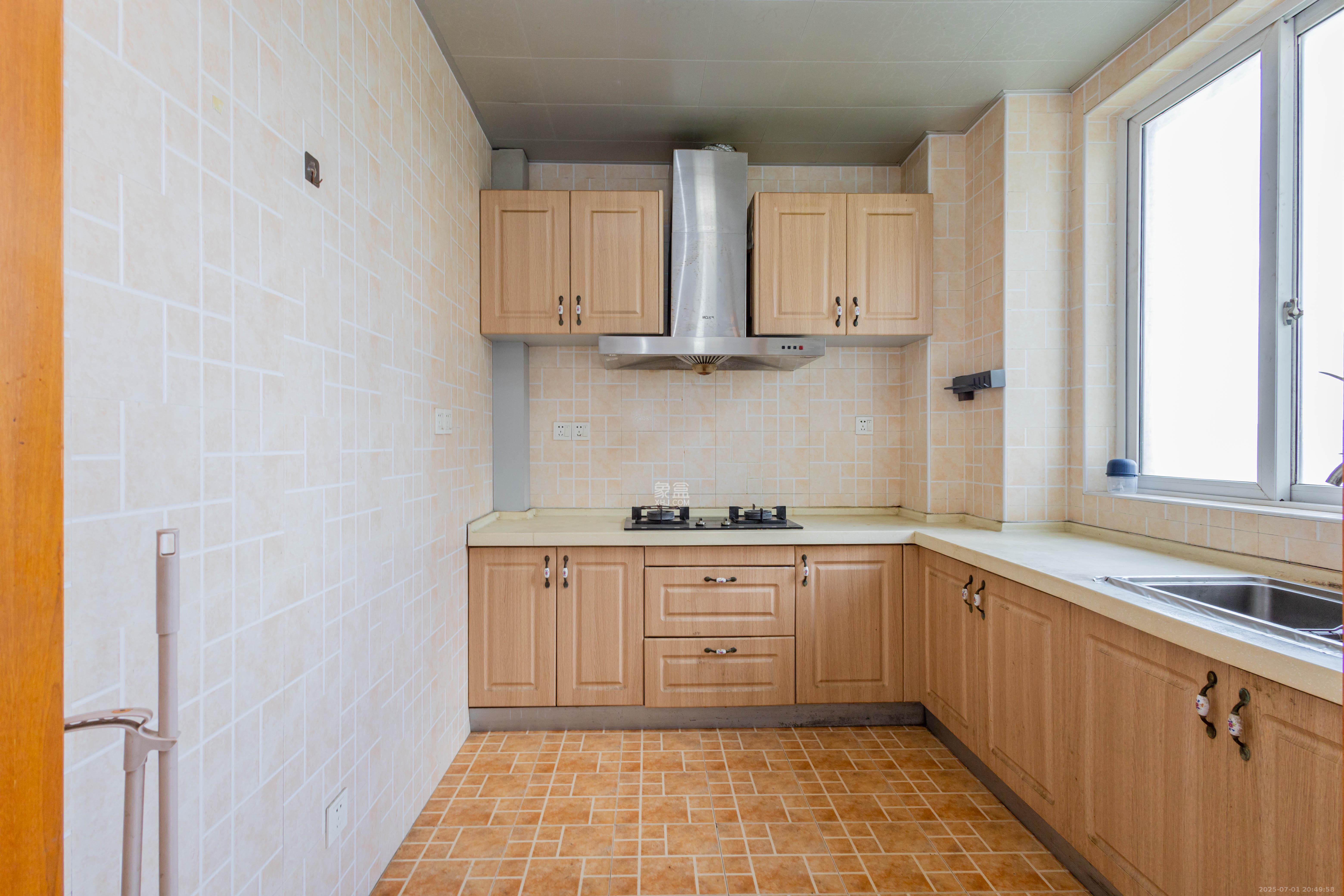 东业苹果社区 2室2厅1卫 42.0万 东业苹果社区 2室2厅1卫 42.0万厨房