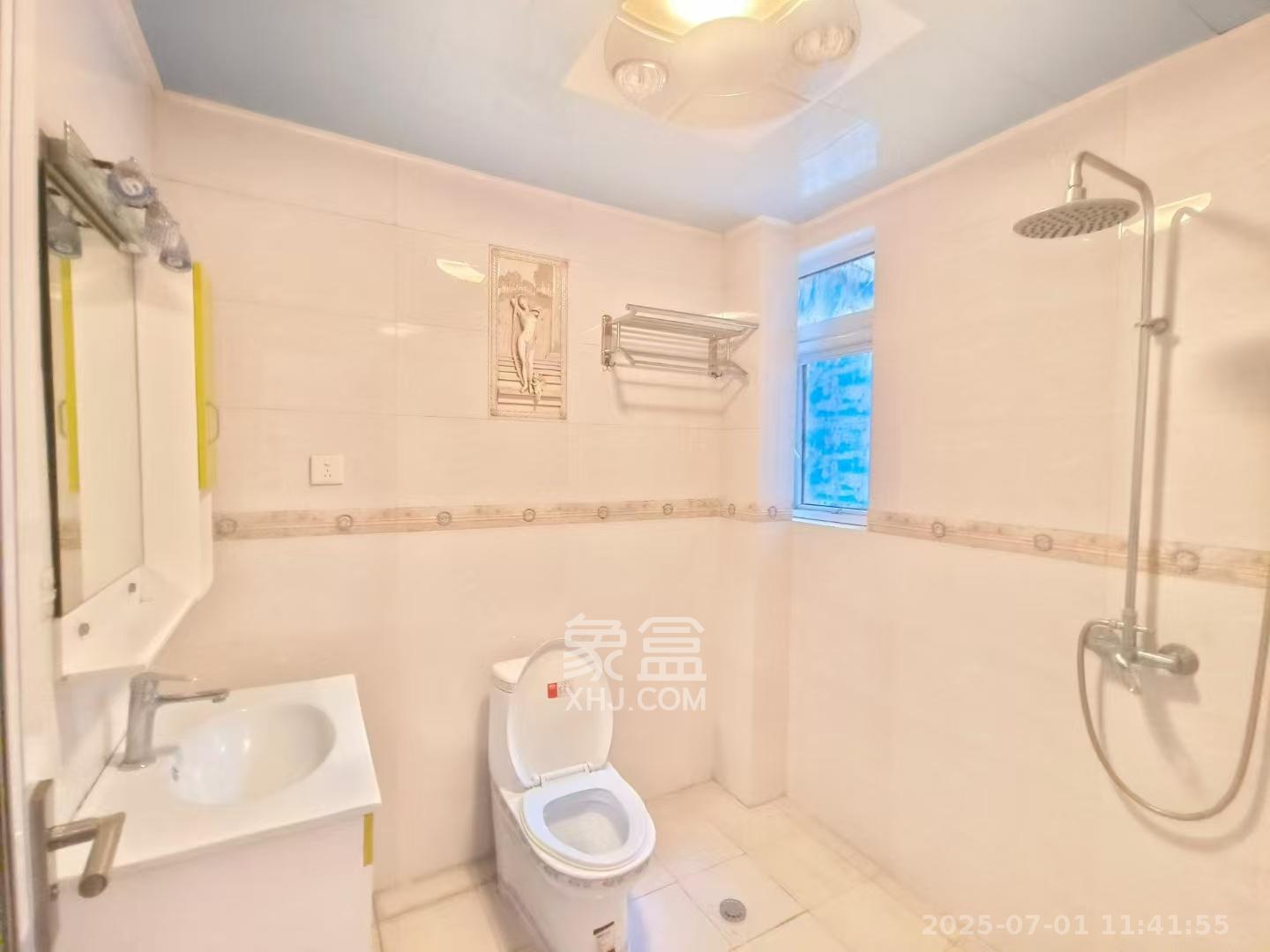 嘉盛华庭（一期、二期、三期）  3室2厅2卫    3500.0元/月室内图