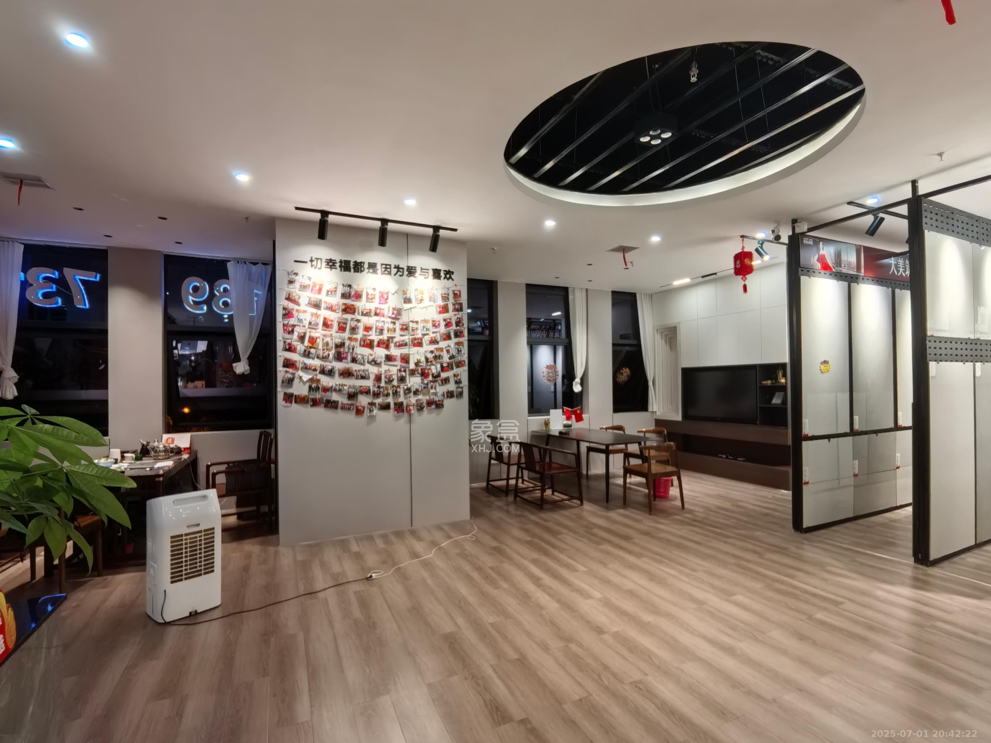 华润置地广场二期 4室1厅1卫 6500.0元/月 华润置地广场二期 4室1厅1卫 6500.0元/月室内图