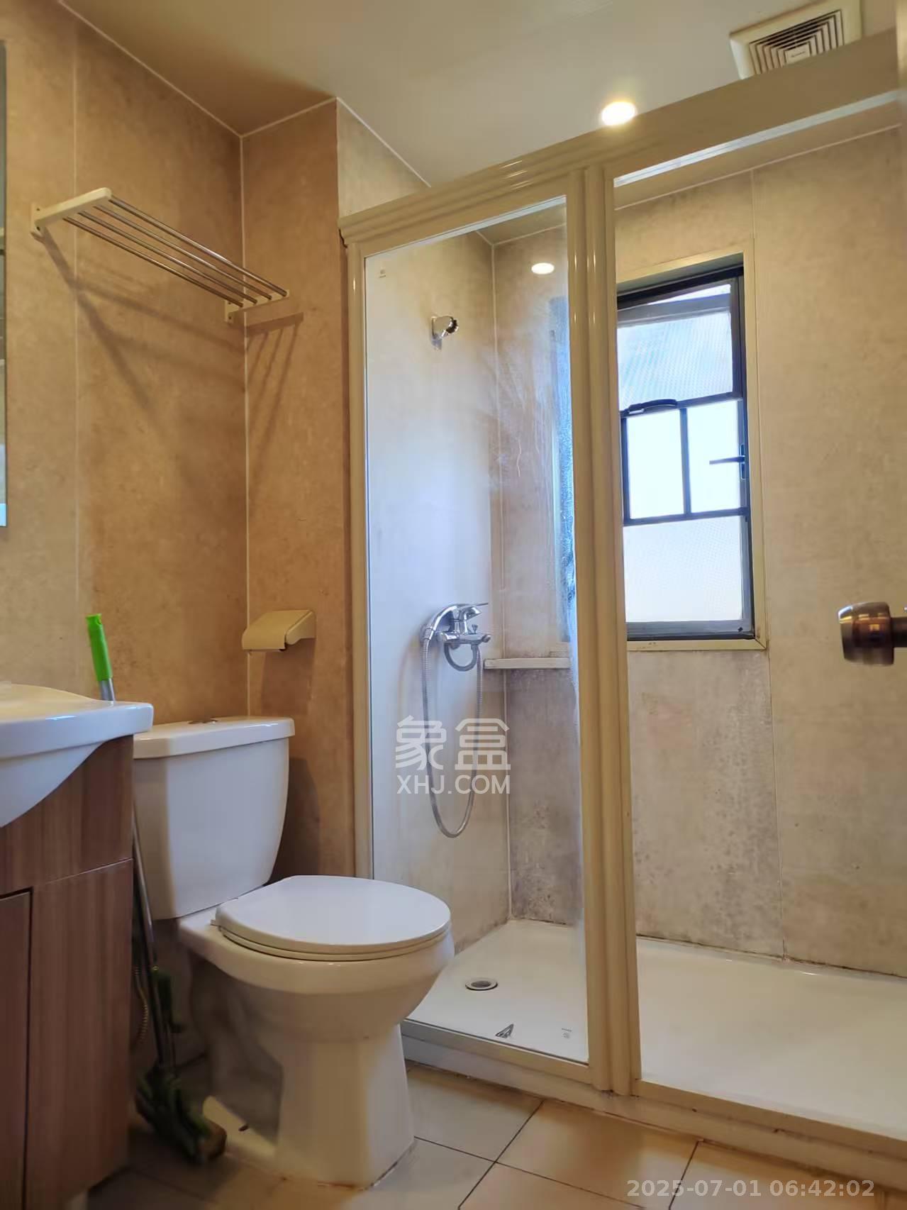 麓谷小镇  4室2厅2卫   3200.00元/月室内图