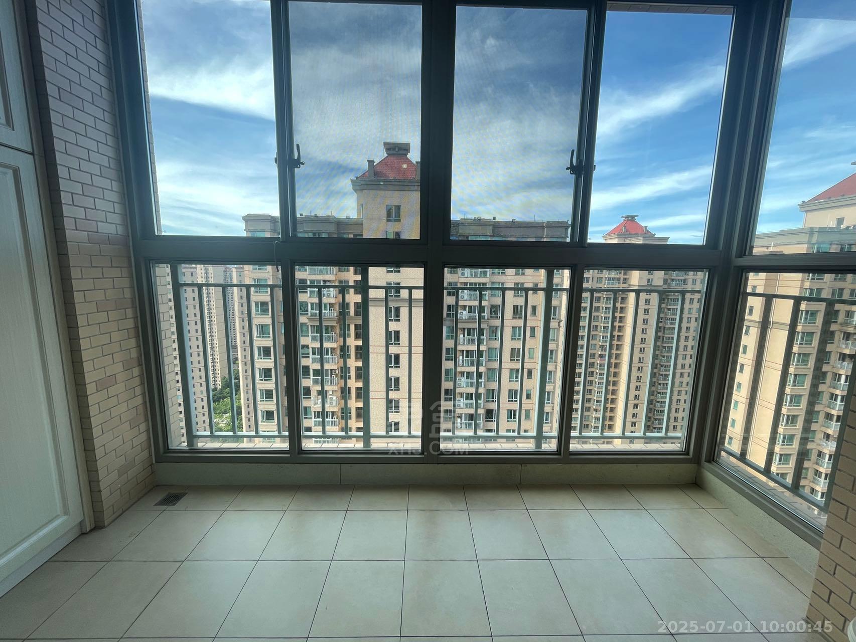 晋合湘水湾三期 3室2厅2卫 2700.0元/月 晋合湘水湾三期 3室2厅2卫 2700.0元/月室内图