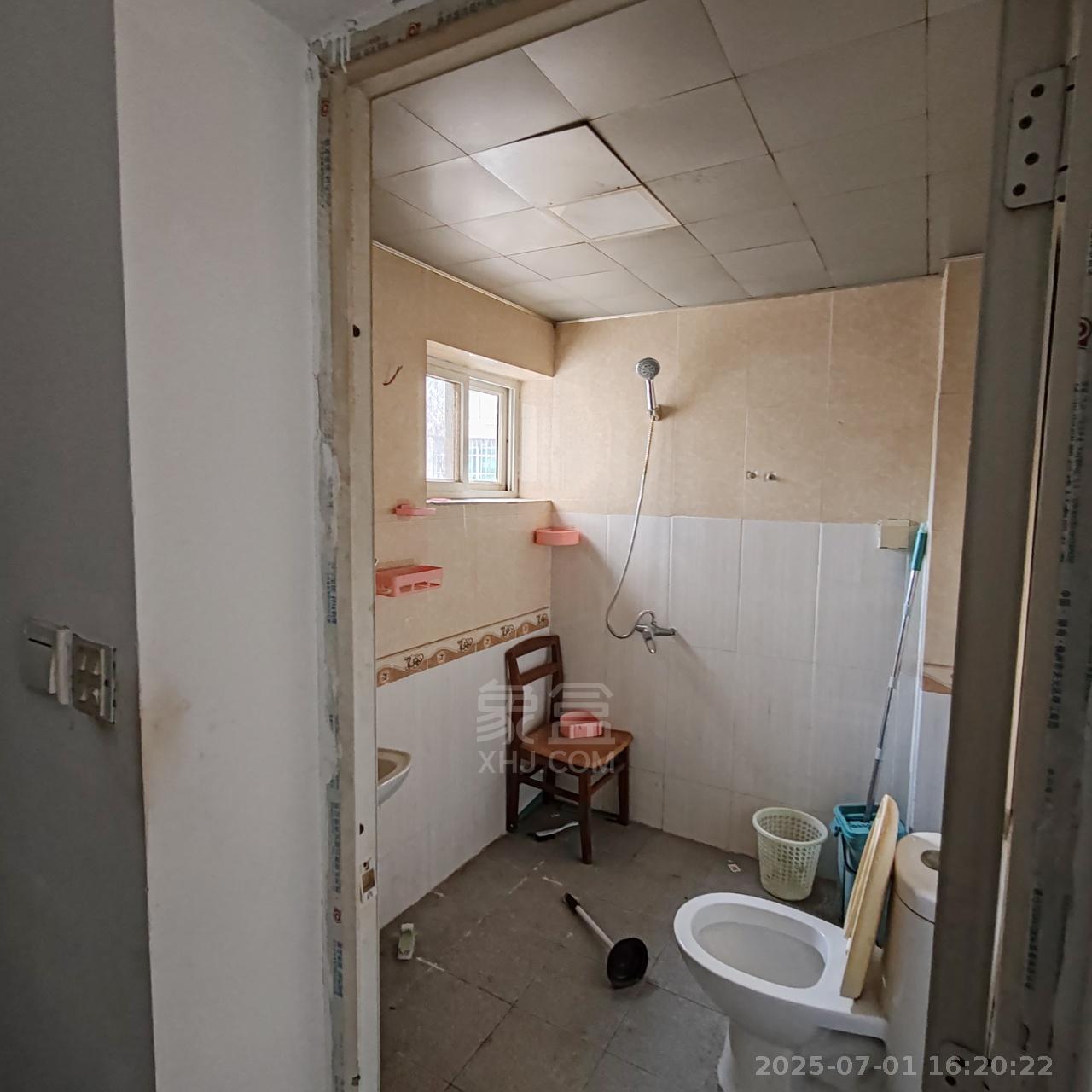 藕塘小区 3室2厅2卫 1300.00元/月 藕塘小区 3室2厅2卫 1300.00元/月室内图