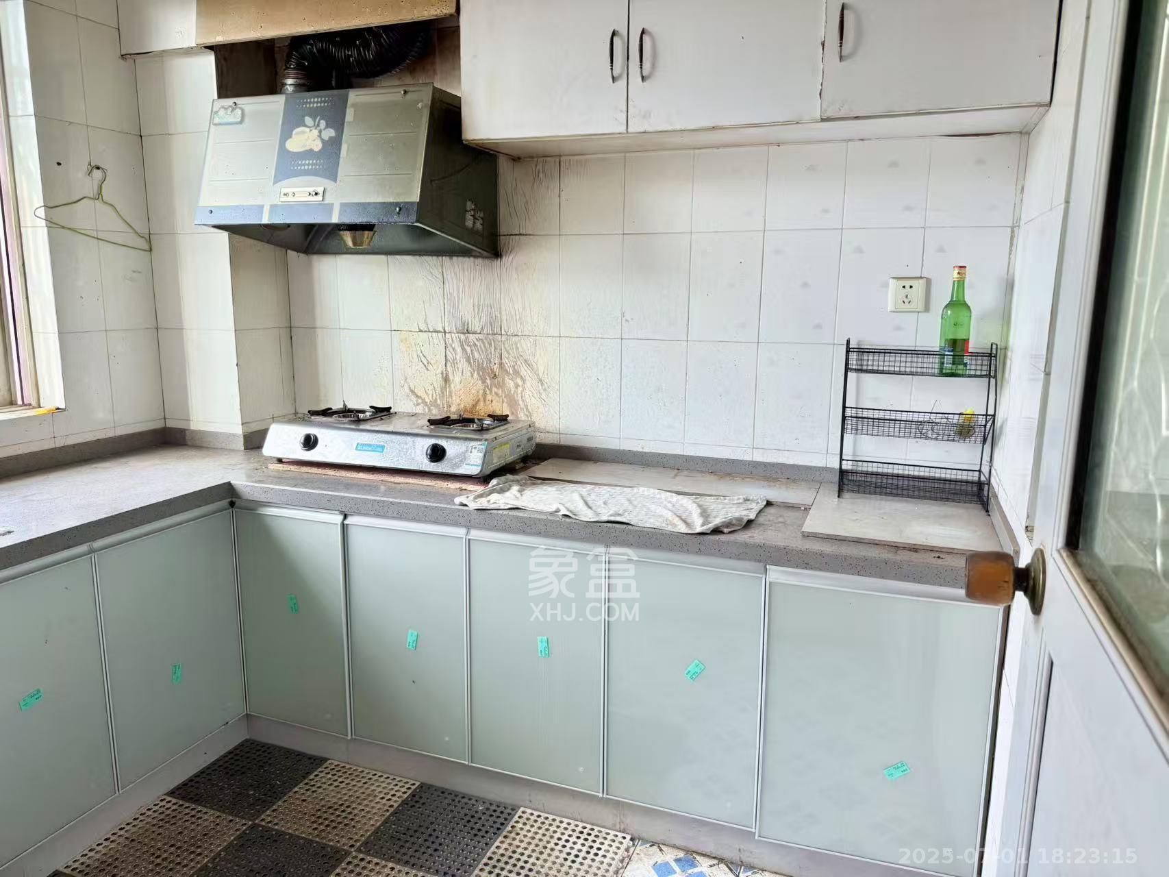 中南汽车世界 3室2厅1卫 1100.0元/月 中南汽车世界 3室2厅1卫 1100.0元/月室内图