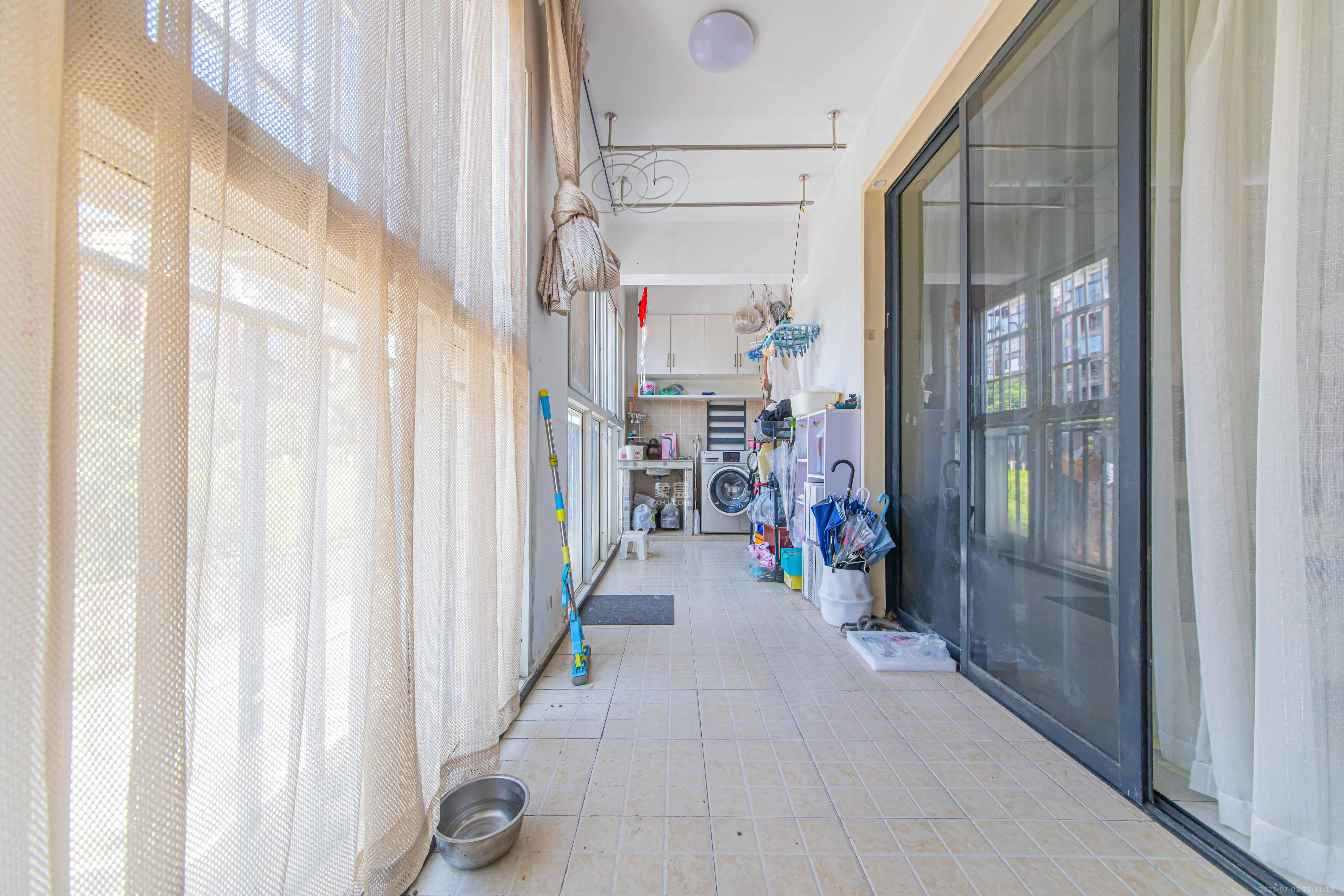 保利天心嘉园  3室2厅2卫    157.0万 保利天心嘉园  3室2厅2卫    157.0万阳台