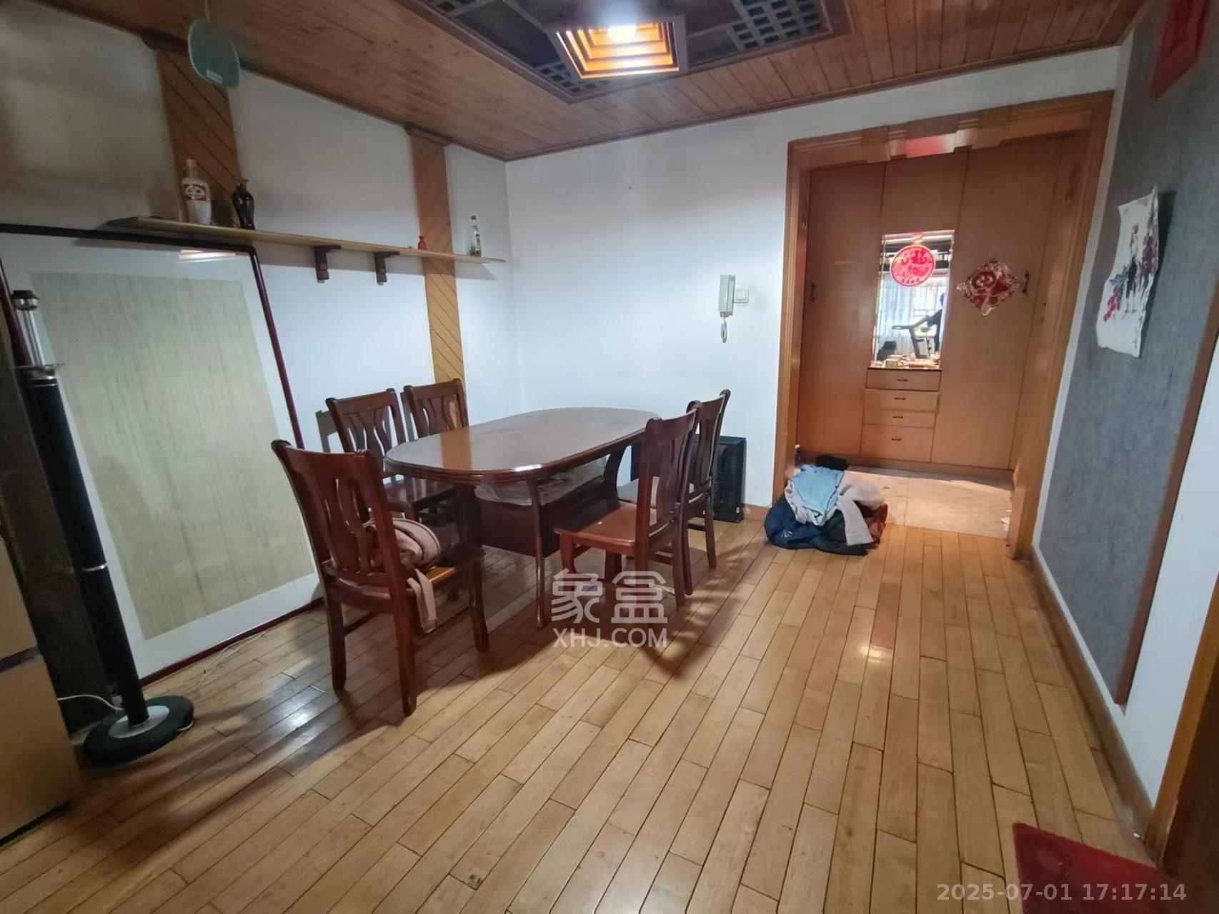 鸿园小区  3室2厅2卫   3000.00元/月室内图