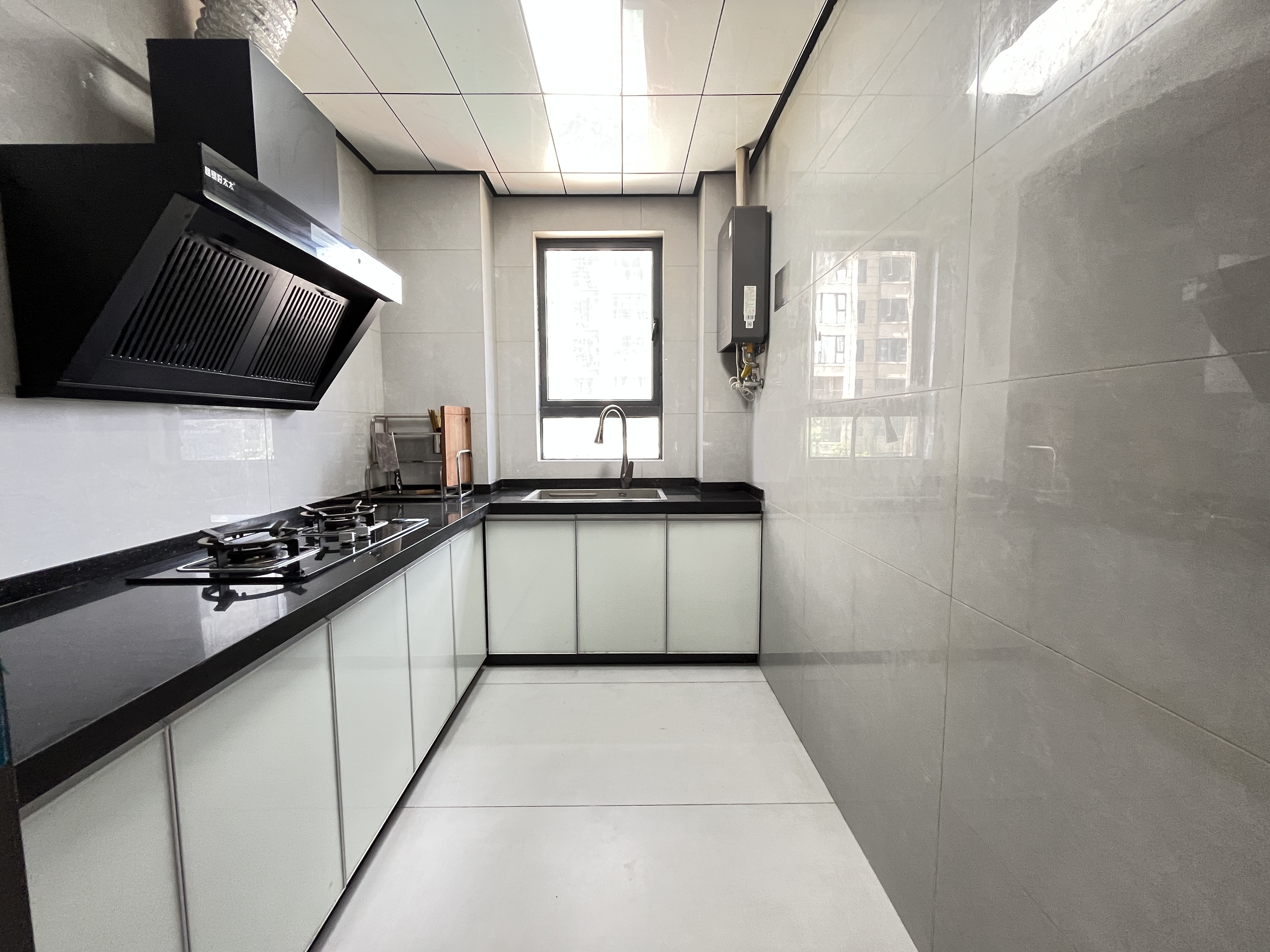 荣盛花语书苑 3室2厅2卫 2500.0元/月 荣盛花语书苑 3室2厅2卫 2500.0元/月室内图