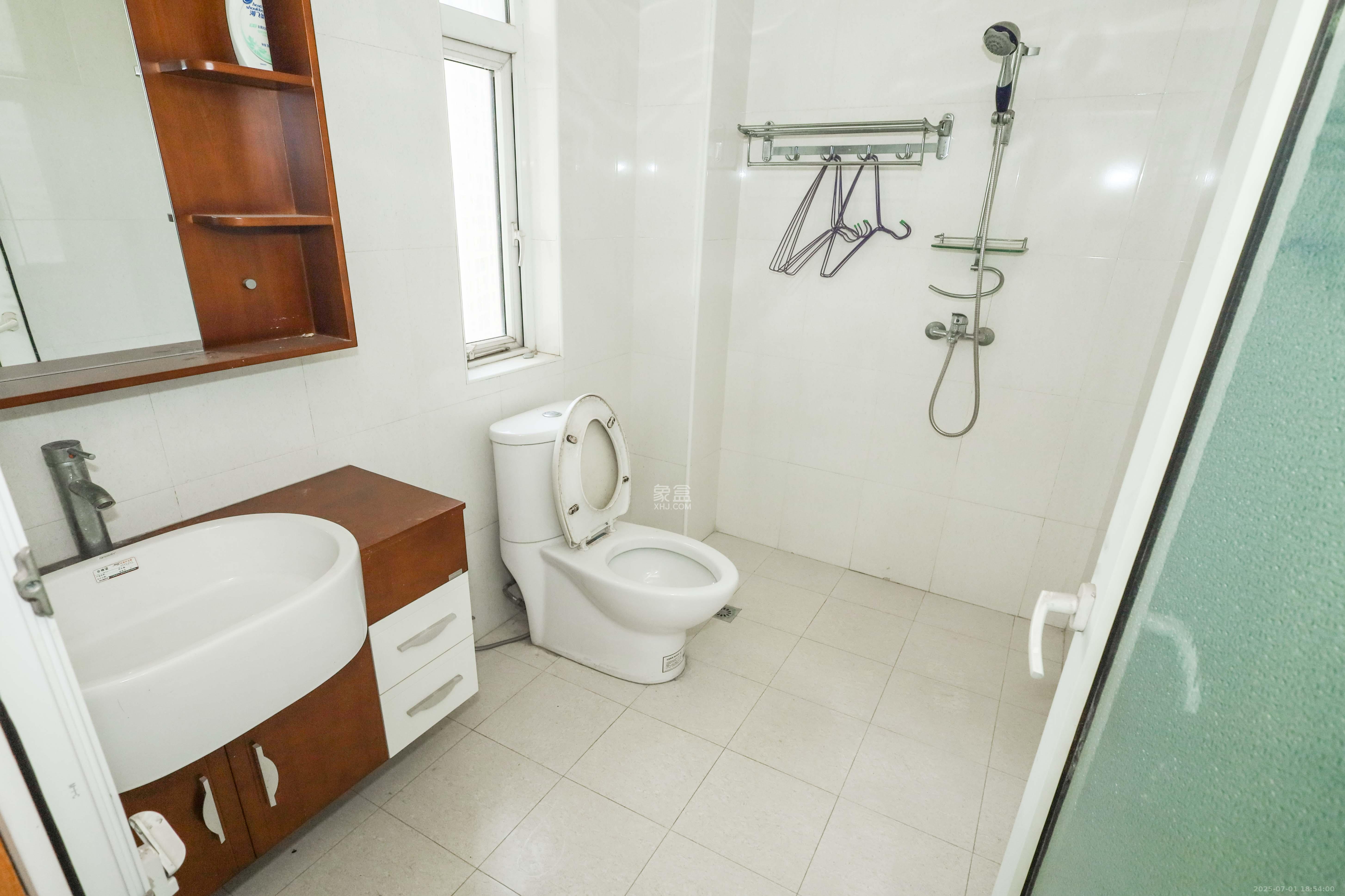 麓山润城 1室2厅1卫 95.0万 麓山润城 1室2厅1卫 95.0万卫生间