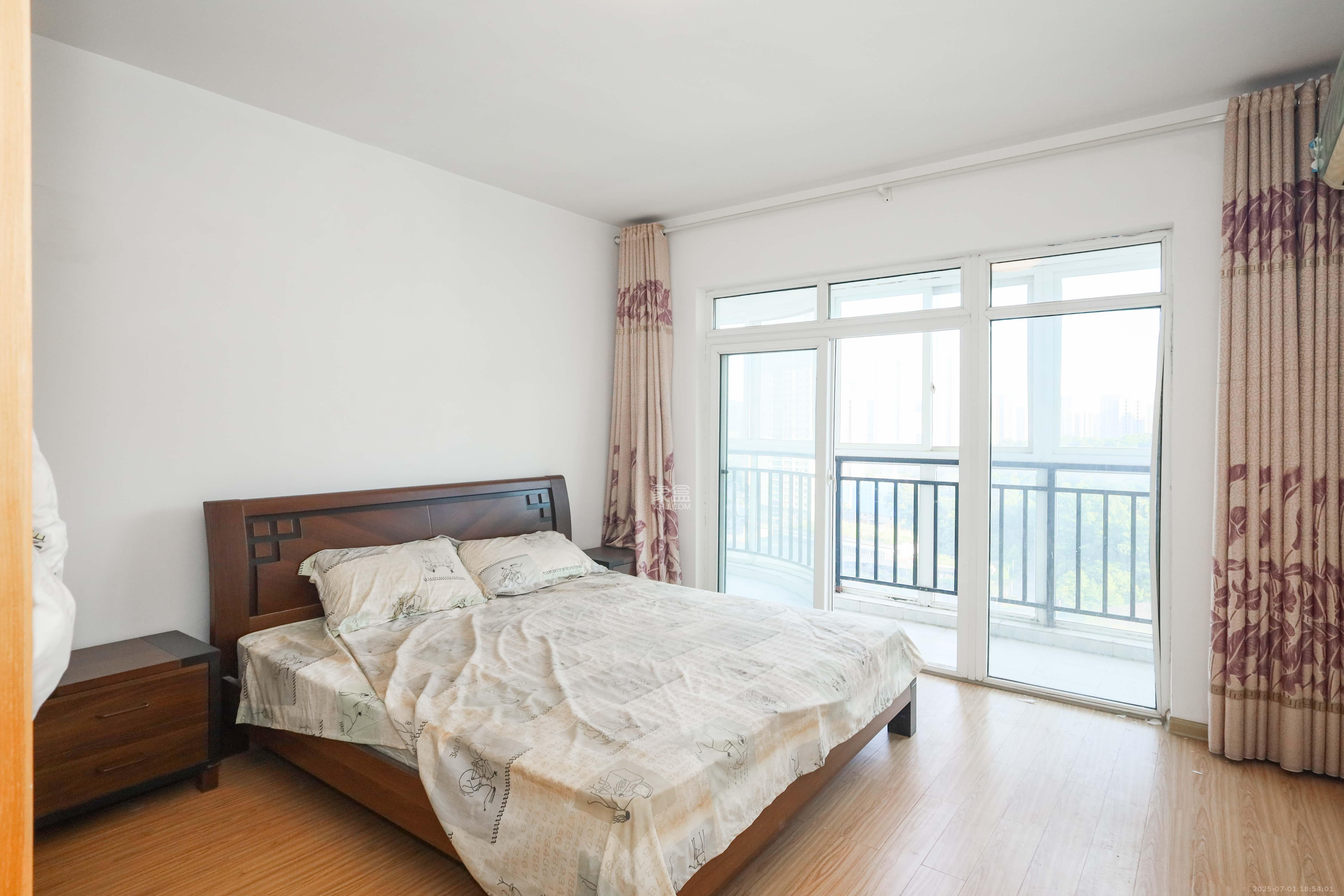 麓山润城 1室2厅1卫 95.0万 麓山润城 1室2厅1卫 95.0万卧室