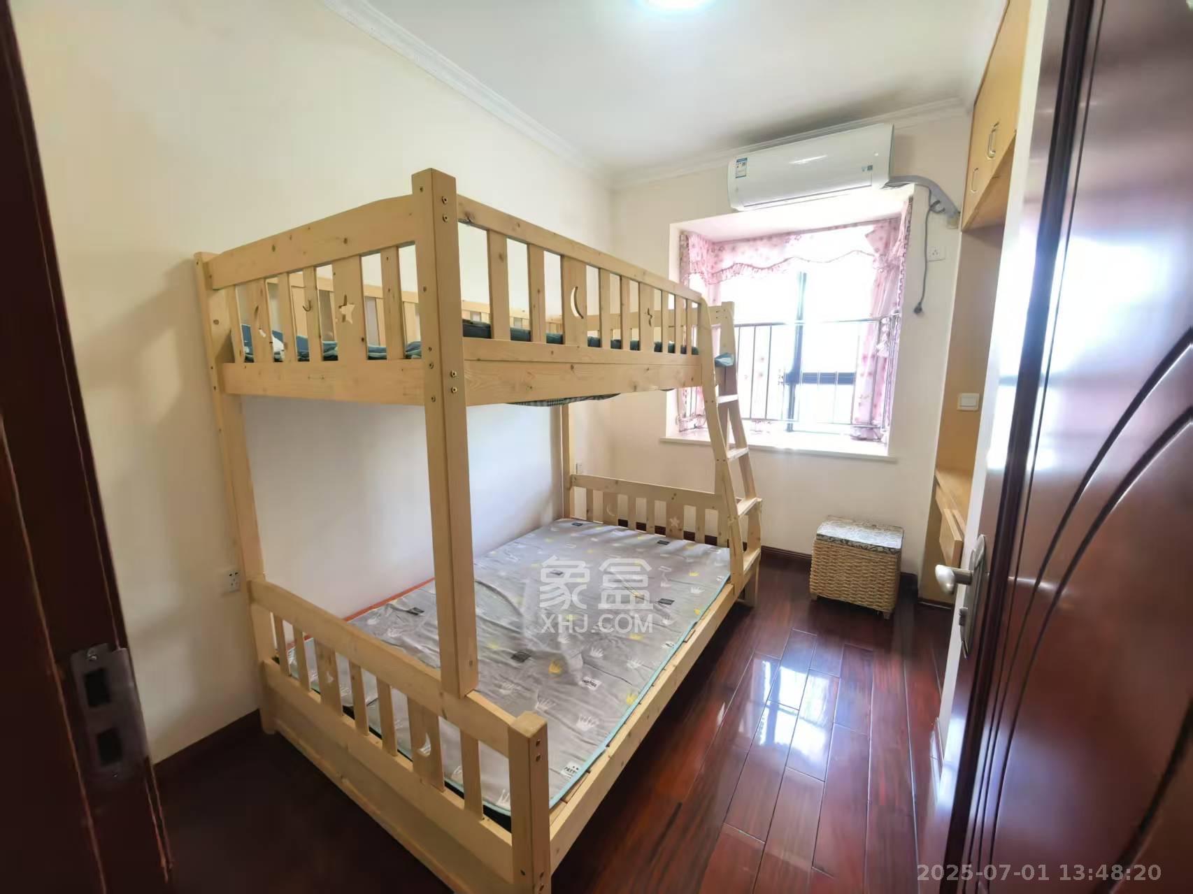 海拔东方  3室2厅2卫    2600.0元/月室内图