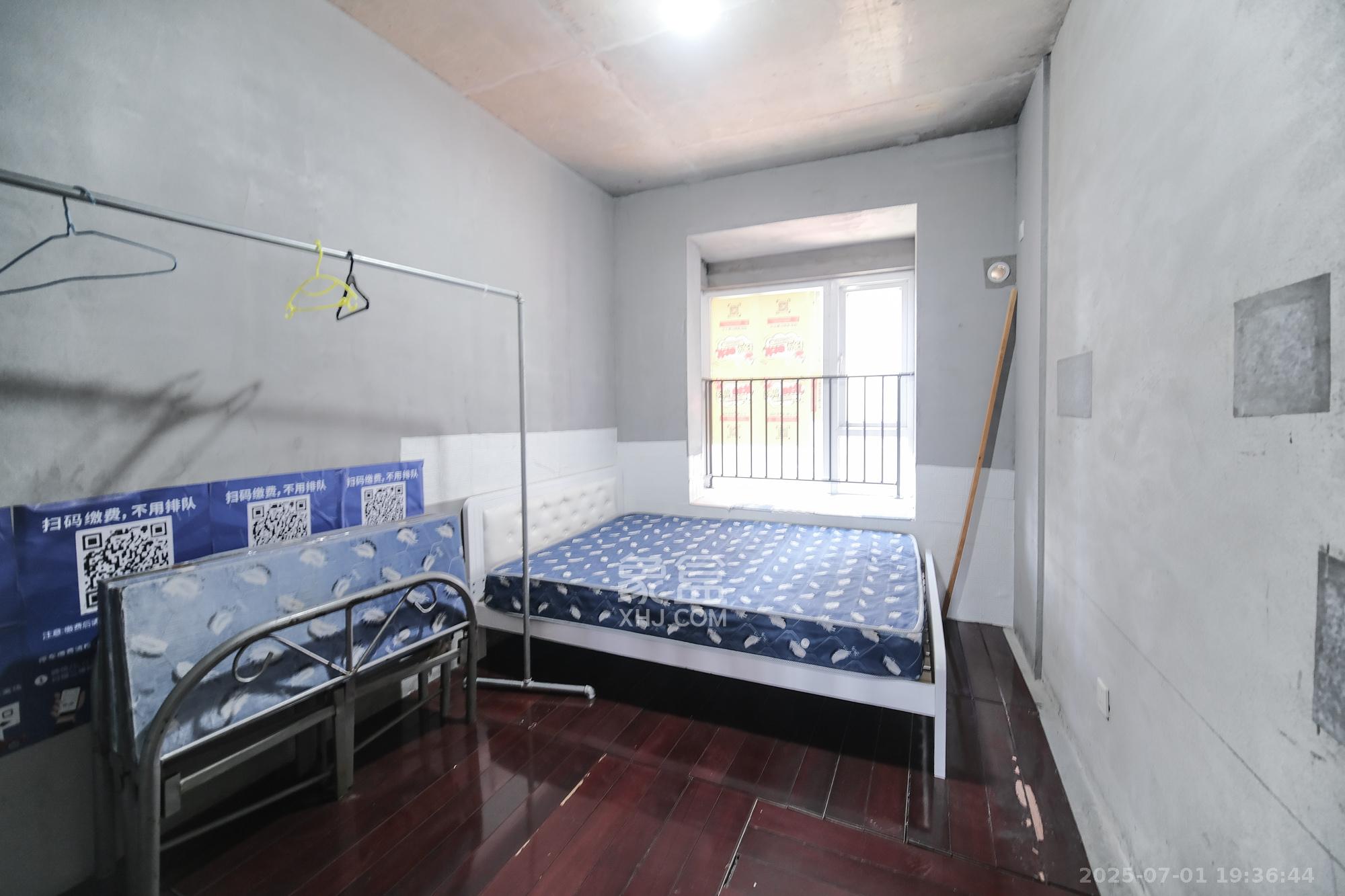 荣盛花语城 3室2厅1卫 67.0万 荣盛花语城 3室2厅1卫 67.0万卧室