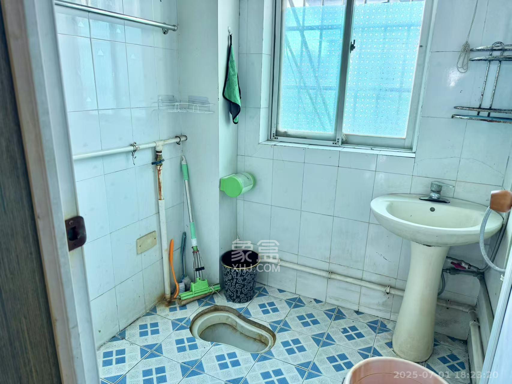 中南汽车世界 3室2厅1卫 1100.0元/月 中南汽车世界 3室2厅1卫 1100.0元/月室内图