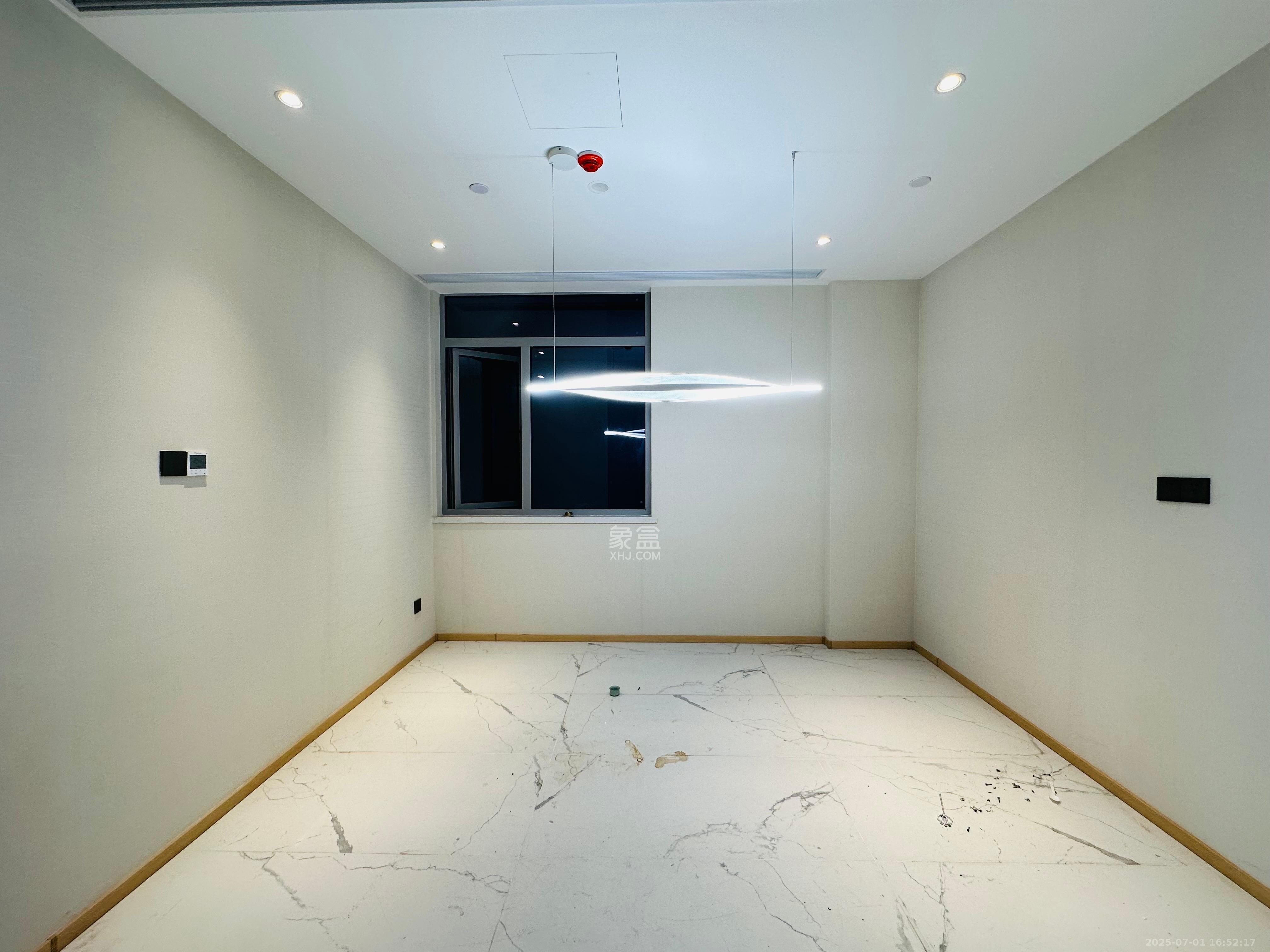 正荣梅溪紫阙台  5室2厅3卫   8500.00元/月室内图