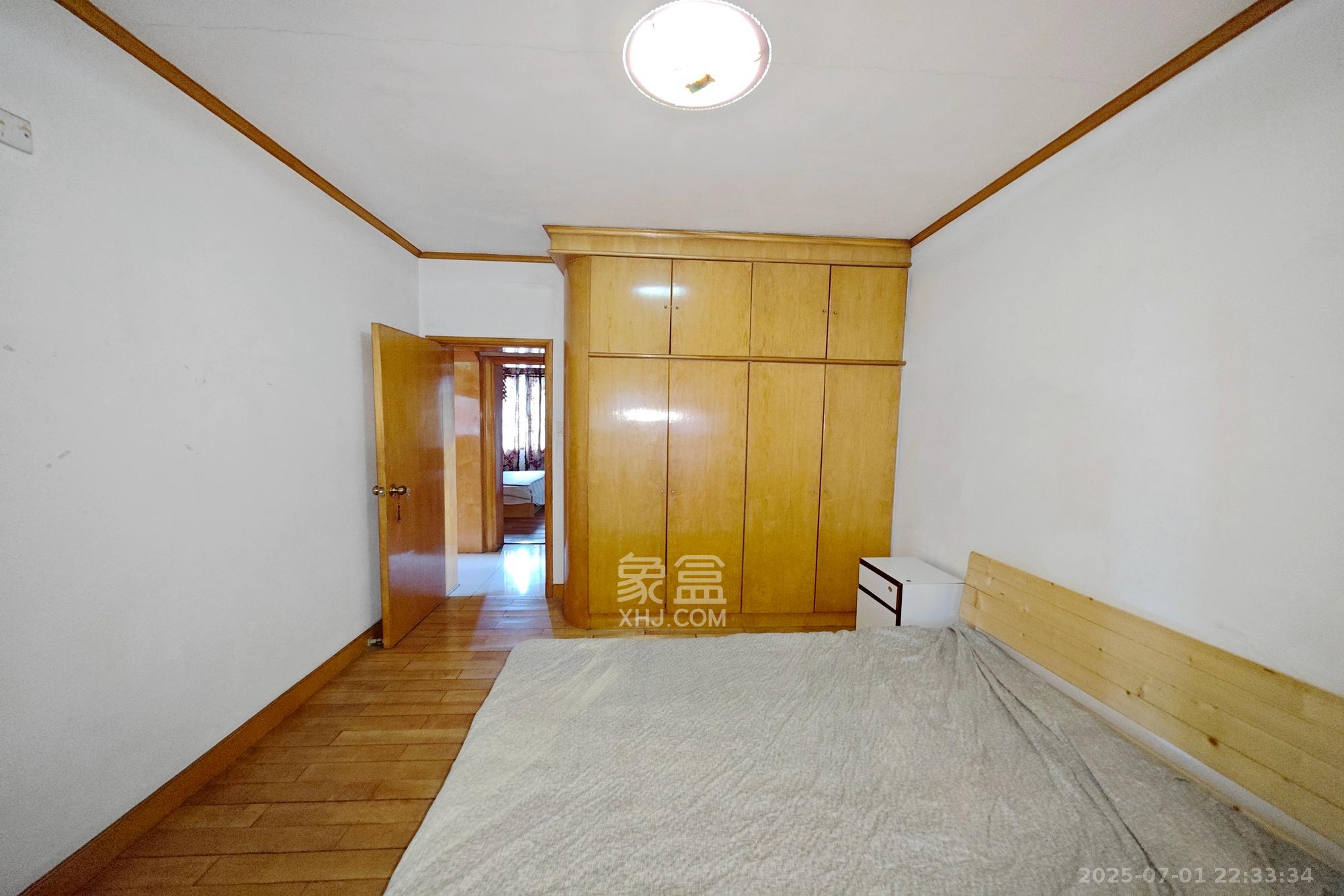 庆海小区  3室1厅1卫   60.00万卧室