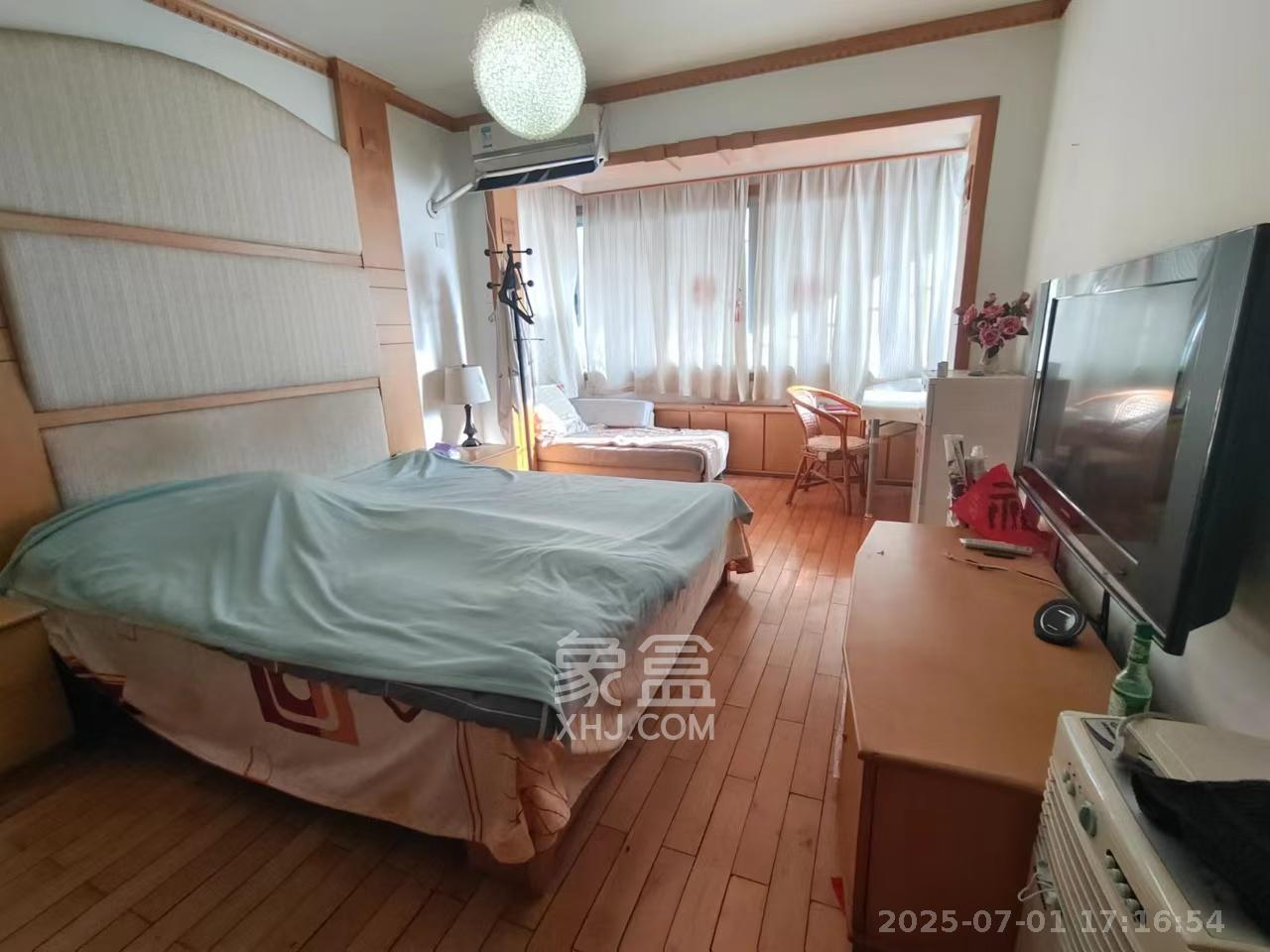 鸿园小区  3室2厅2卫   3000.00元/月