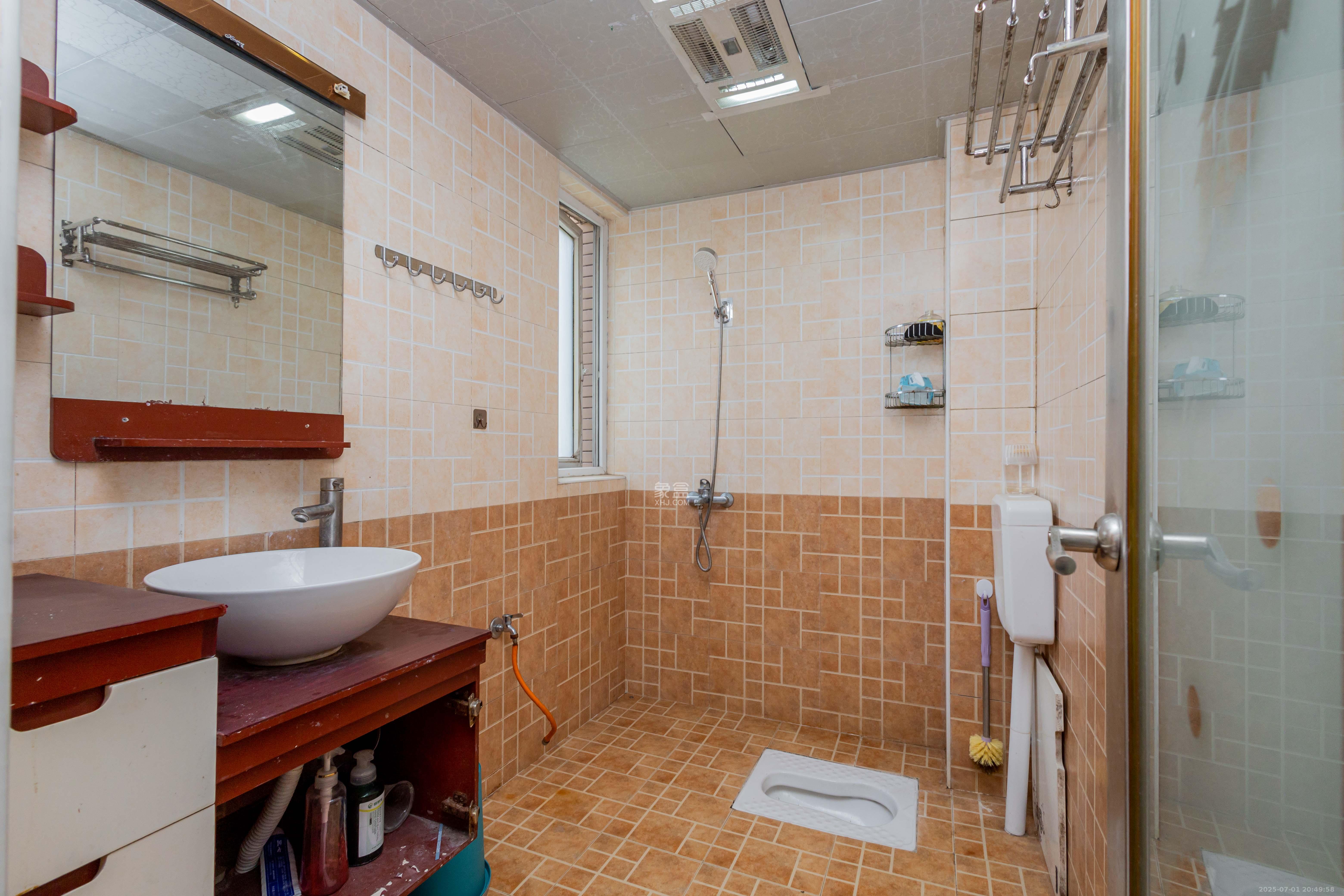 东业苹果社区 2室2厅1卫 42.0万 东业苹果社区 2室2厅1卫 42.0万卫生间