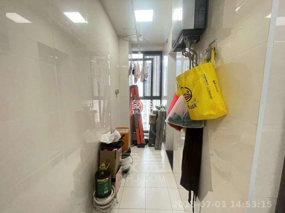 中泰财富湘江  3室2厅2卫   2300.00元/月室内图
