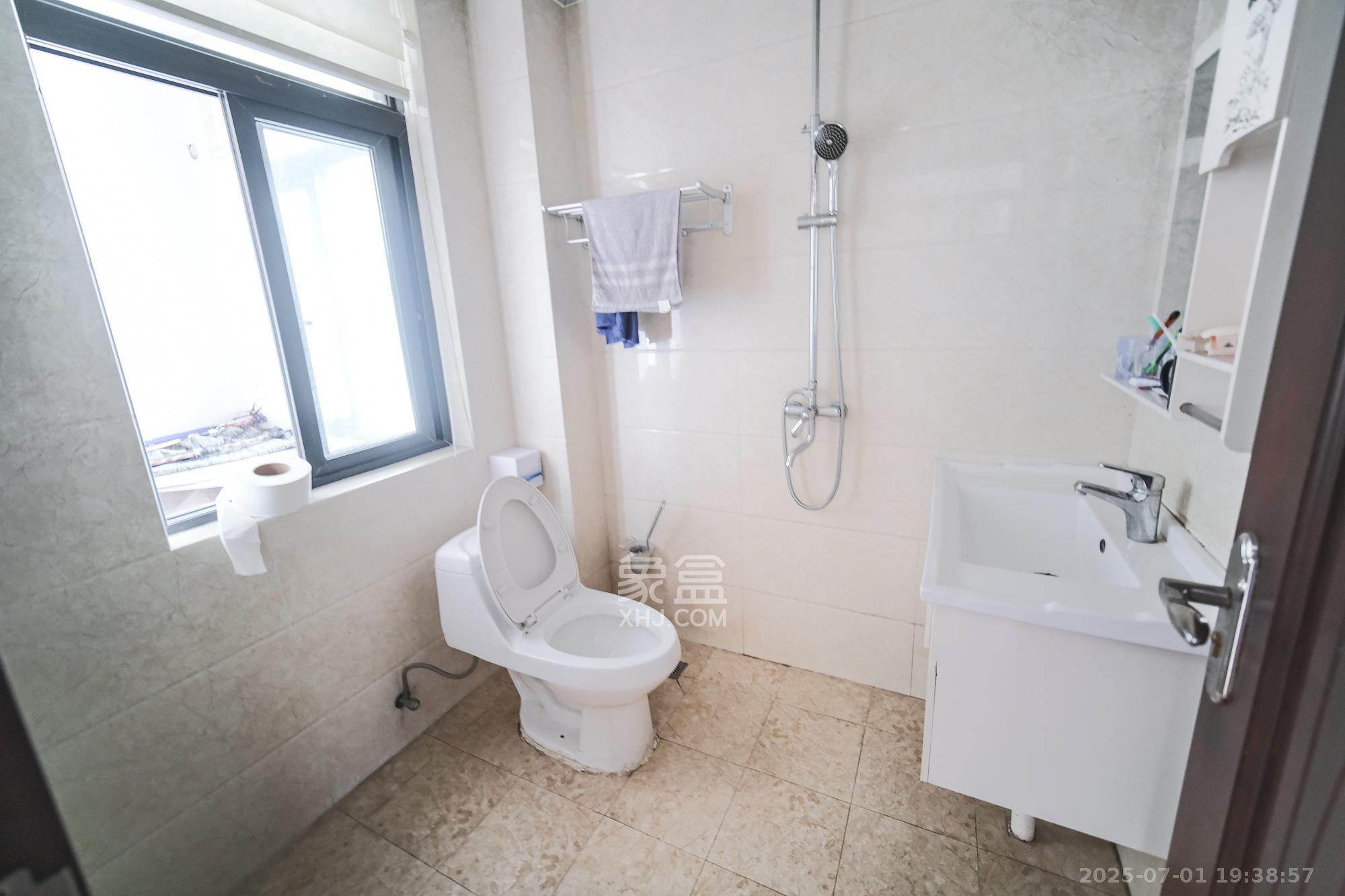 红树湾 3室2厅1卫 80.0万 红树湾 3室2厅1卫 80.0万卫生间