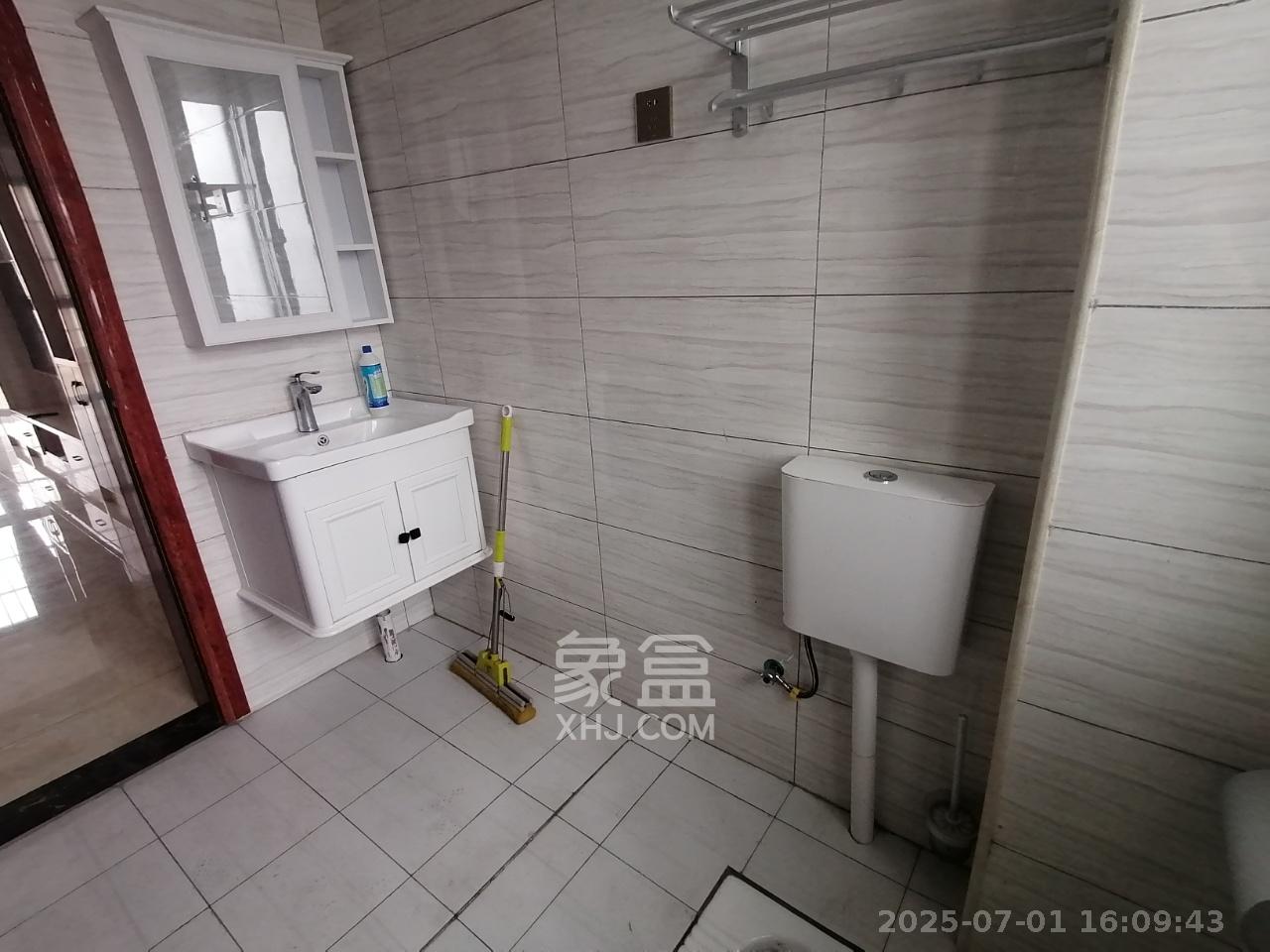 中悦领秀城 3室2厅2卫 2000.0元/月 中悦领秀城 3室2厅2卫 2000.0元/月室内图