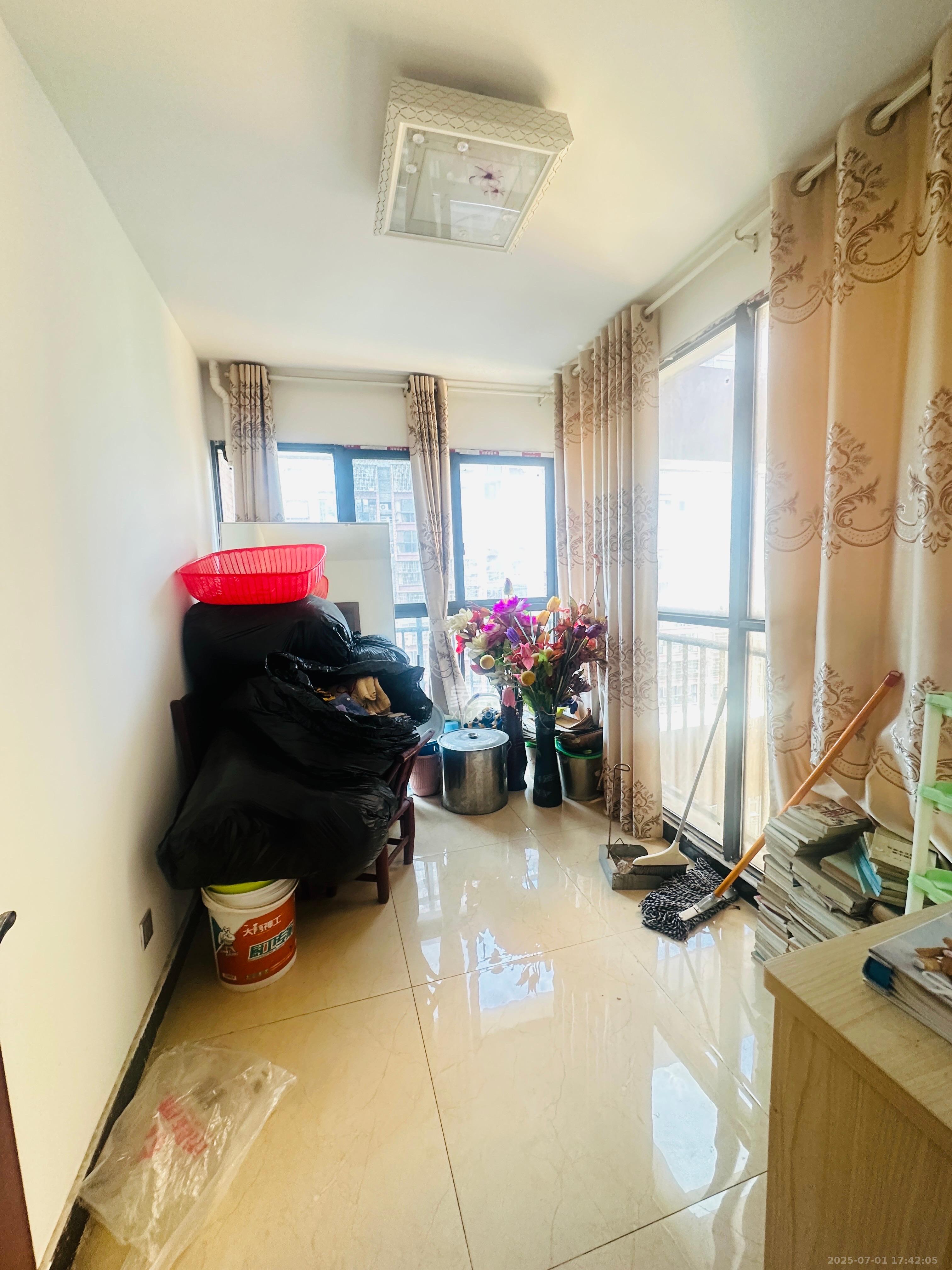 东业上城嘉苑（晟悦国际）  4室2厅2卫   2400.00元/月室内图