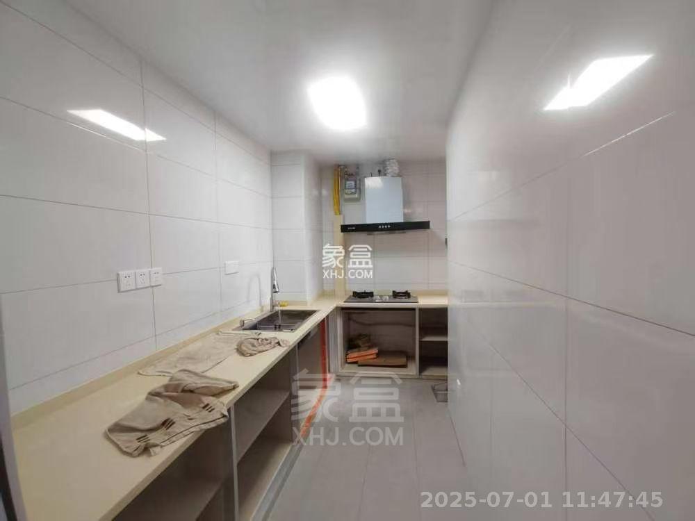 旺城天悦领秀香江  3室2厅2卫   1700.00元/月室内图