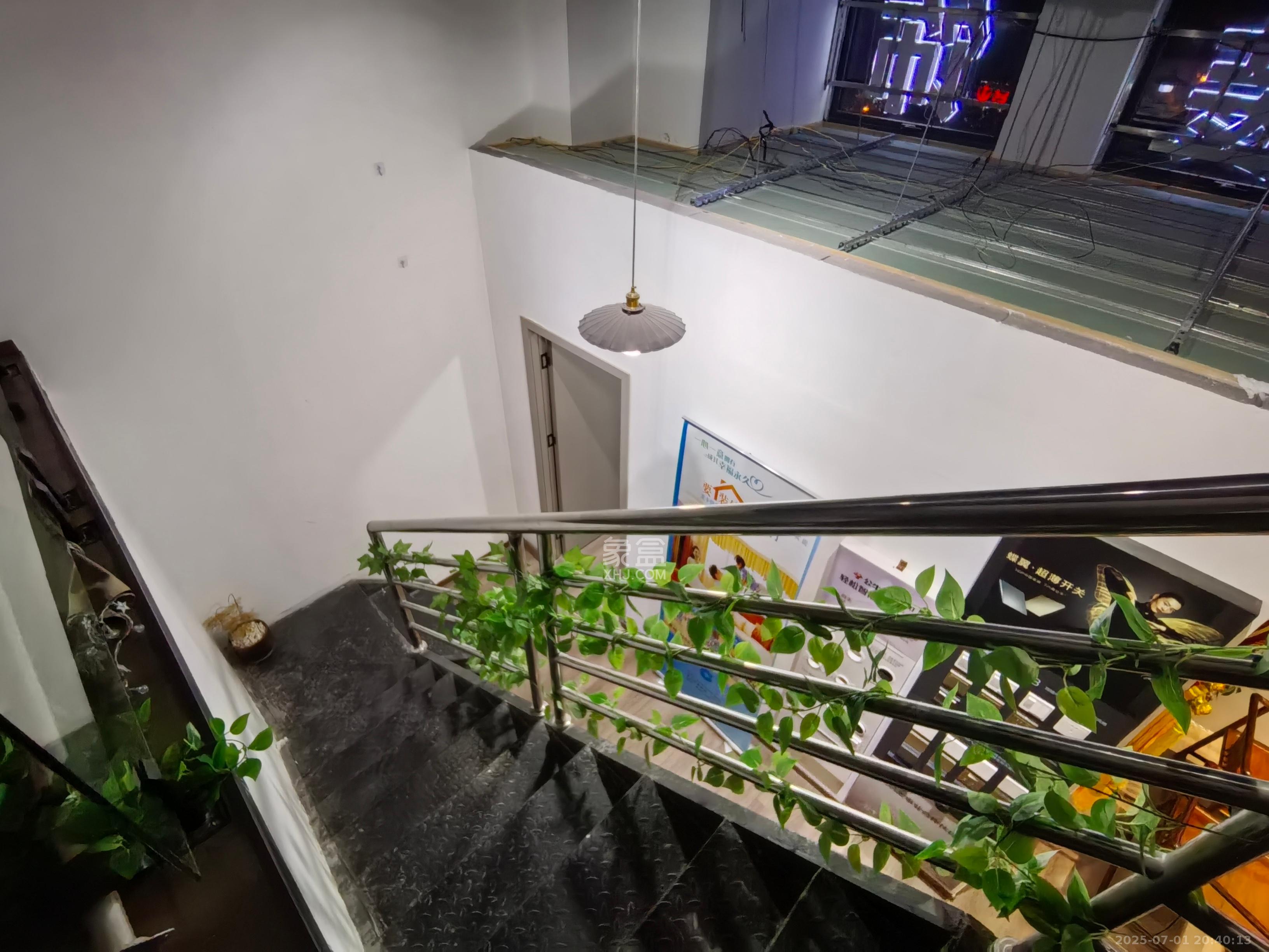 华润置地广场二期 4室1厅1卫 6500.0元/月 华润置地广场二期 4室1厅1卫 6500.0元/月室内图