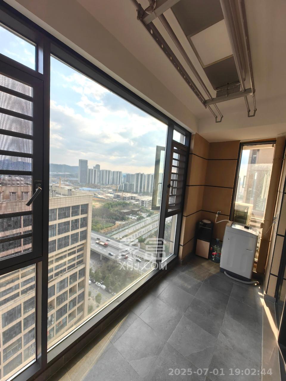 梦想新天地  3室2厅2卫   2800.00元/月室内图