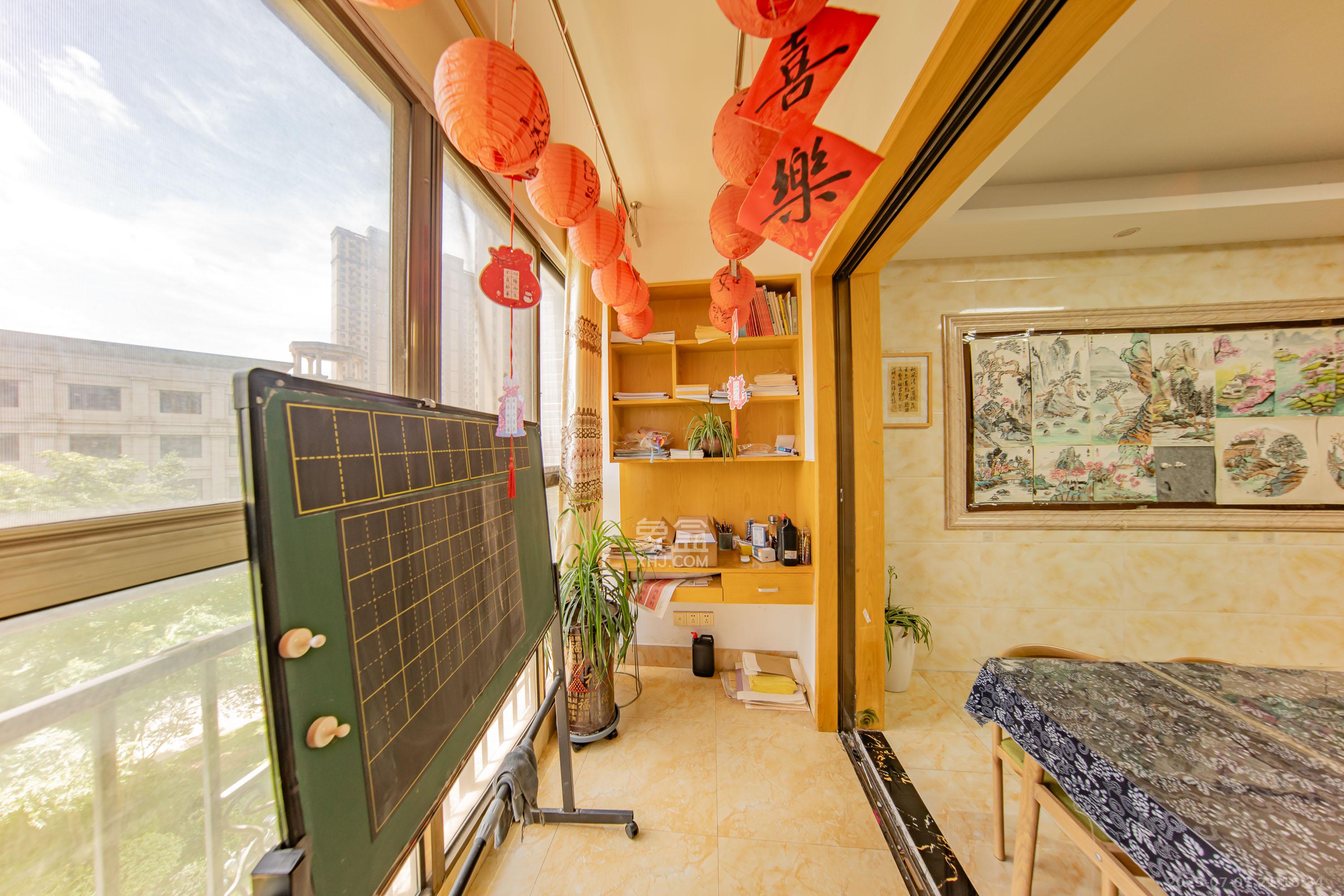 江山帝景哈佛  2室3厅1卫   73.00万阳台