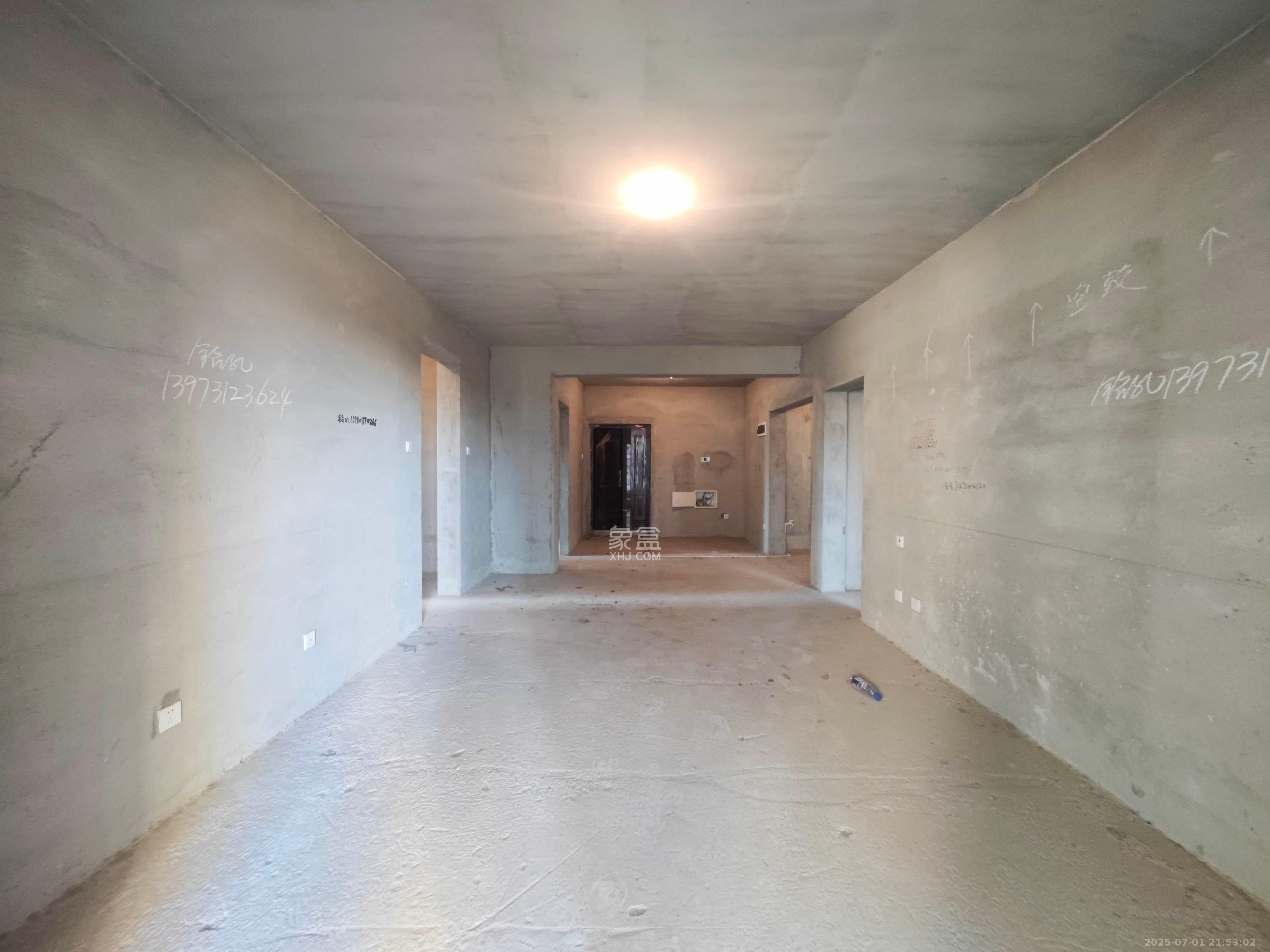 平吉上苑 3室2厅2卫 105.0万 平吉上苑 3室2厅2卫 105.0万客厅