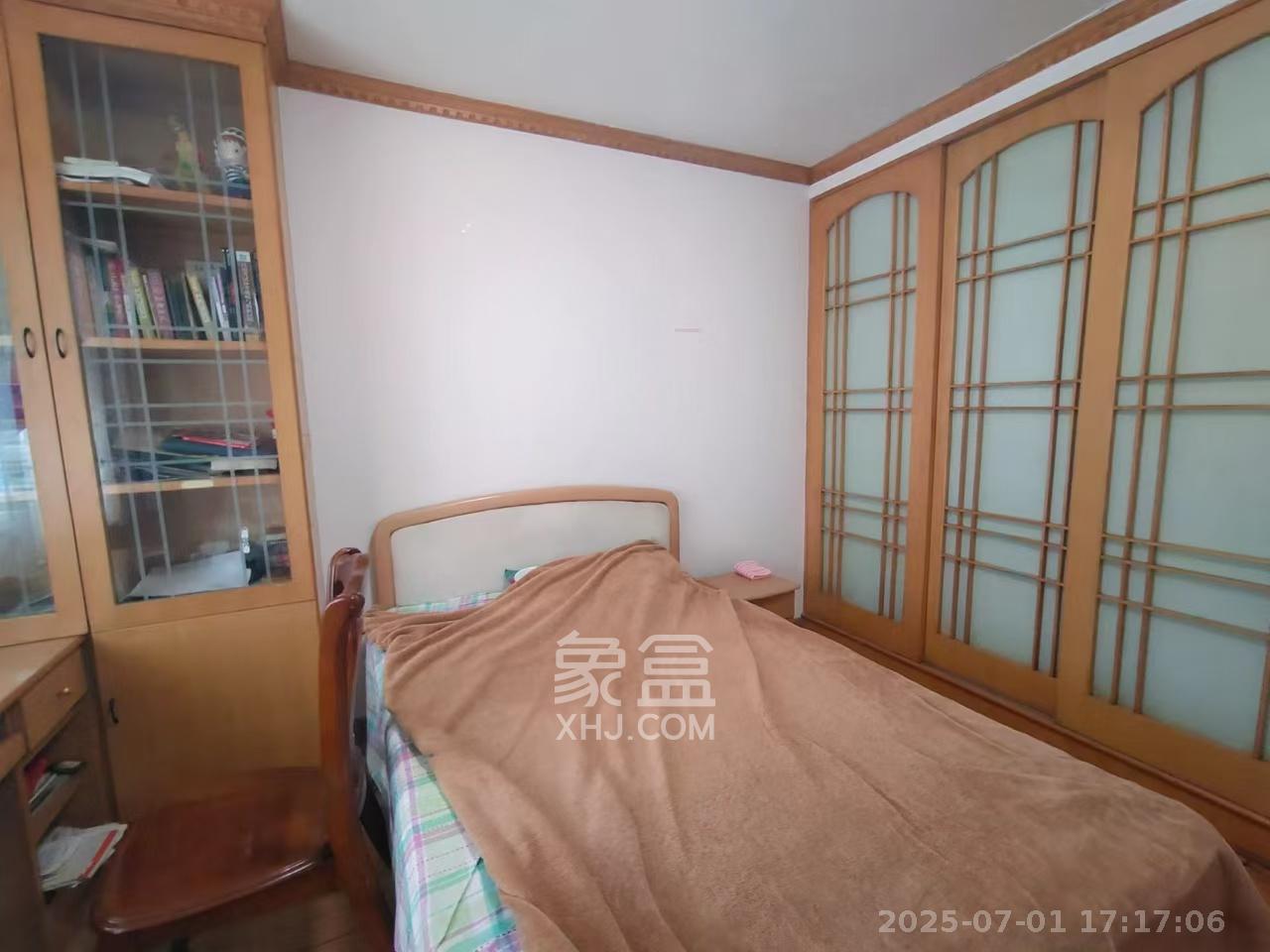 鸿园小区  3室2厅2卫   3000.00元/月室内图