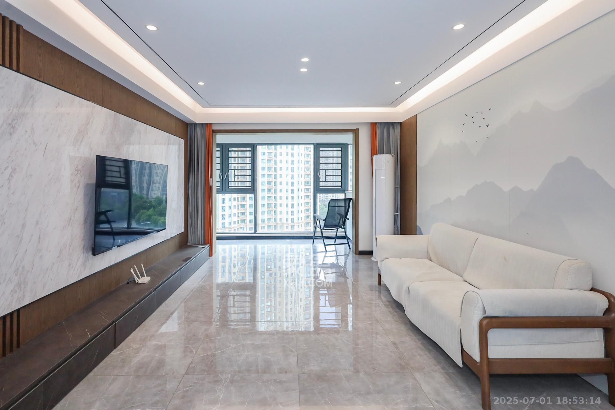 卓越中寰 4室2厅2卫 247.0万 卓越中寰 4室2厅2卫 247.0万客厅